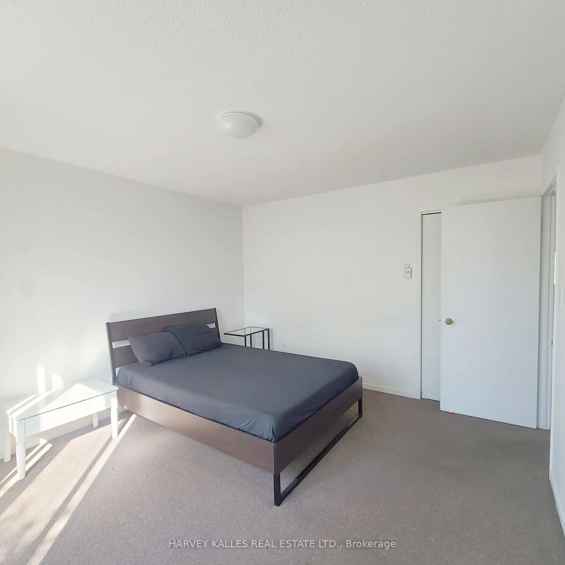 3823 Lakeshore Boulevard W, #A