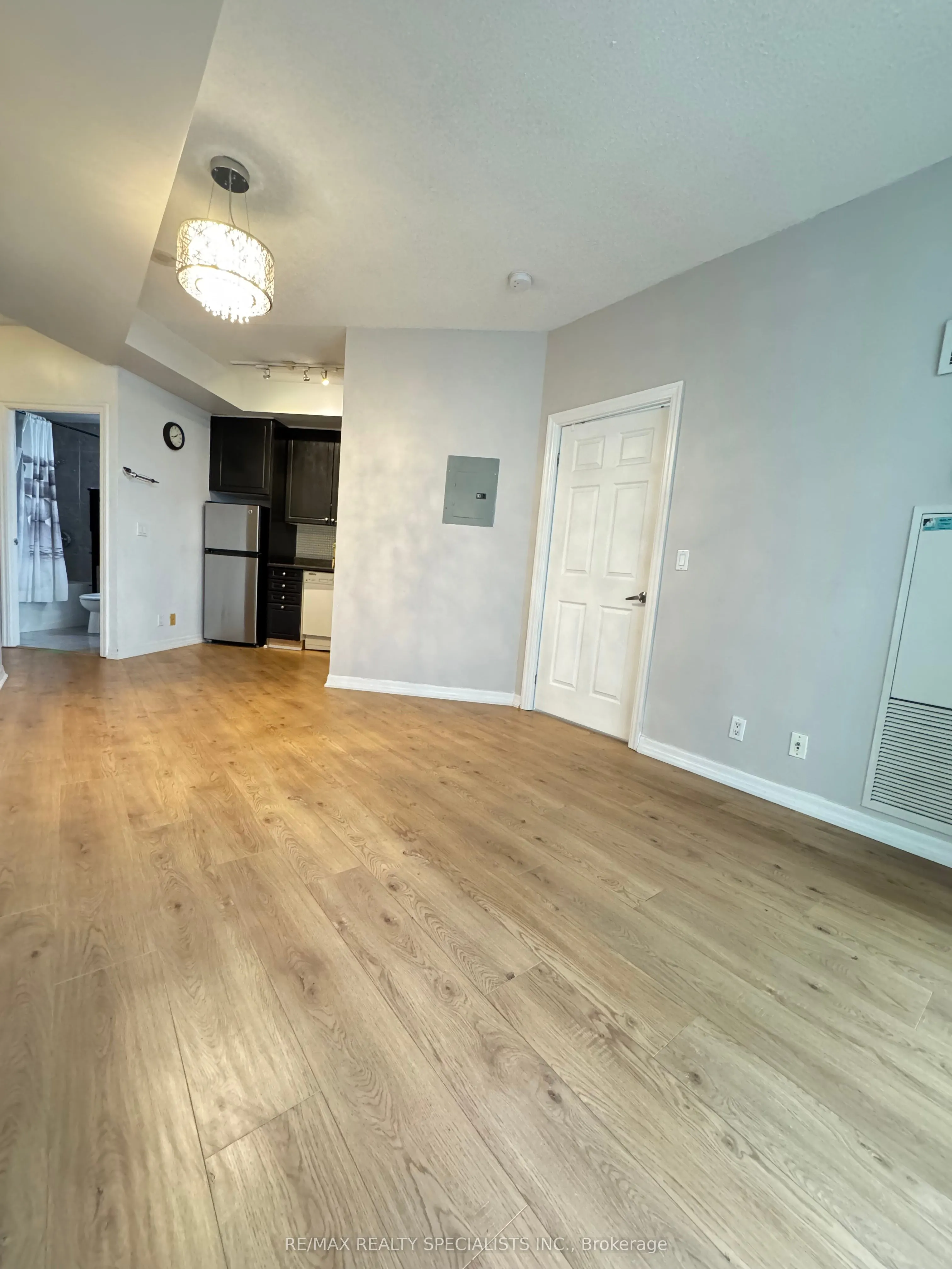220 Burnhamthorpe Road W, #517