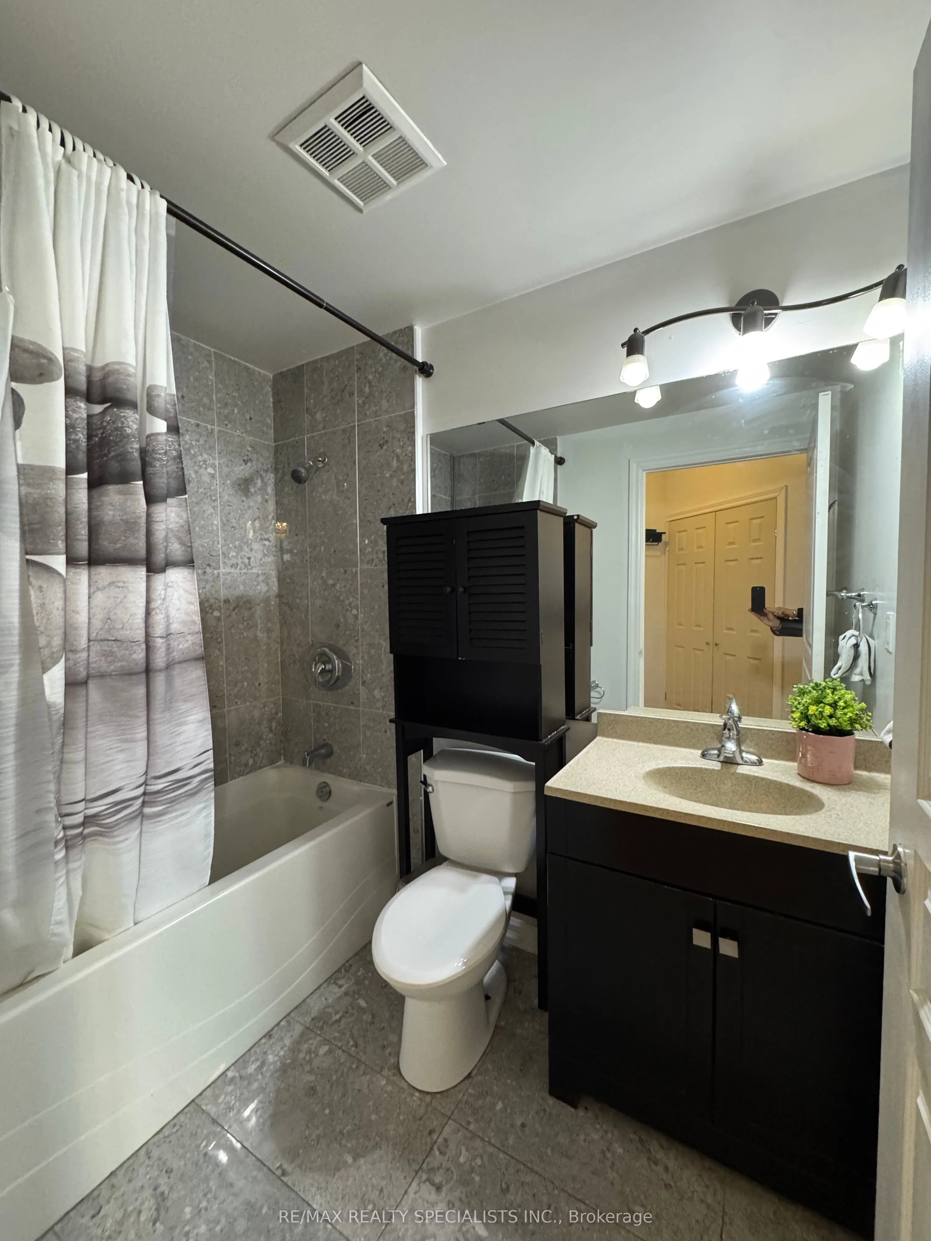 220 Burnhamthorpe Road W, #517