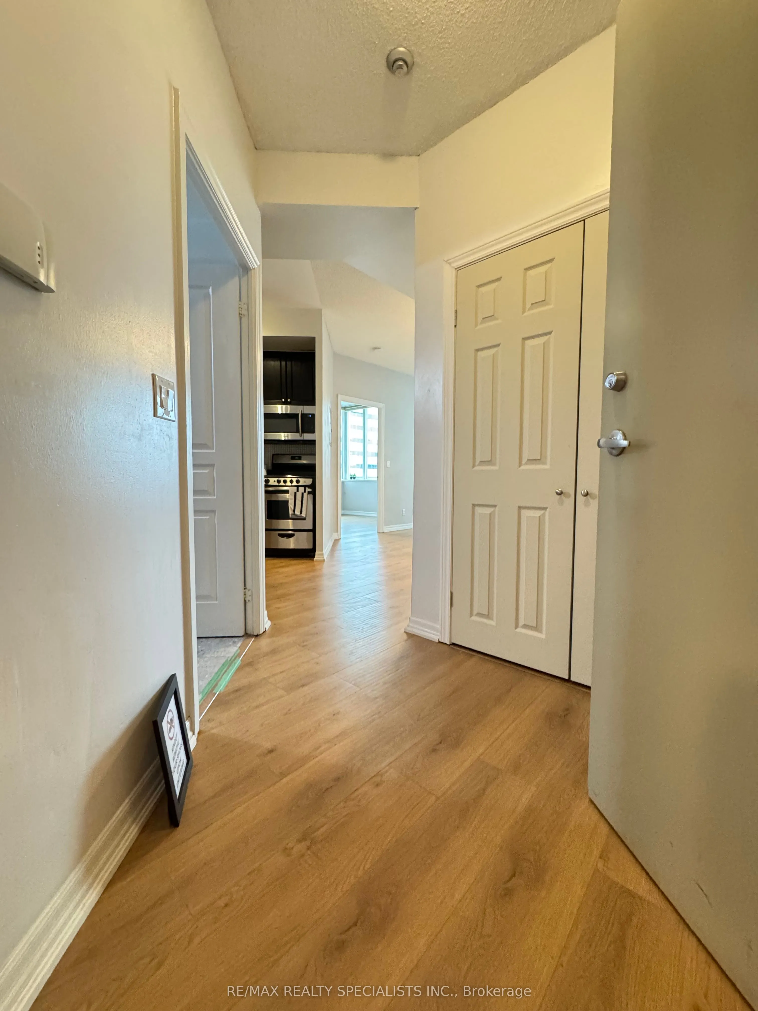 220 Burnhamthorpe Road W, #517