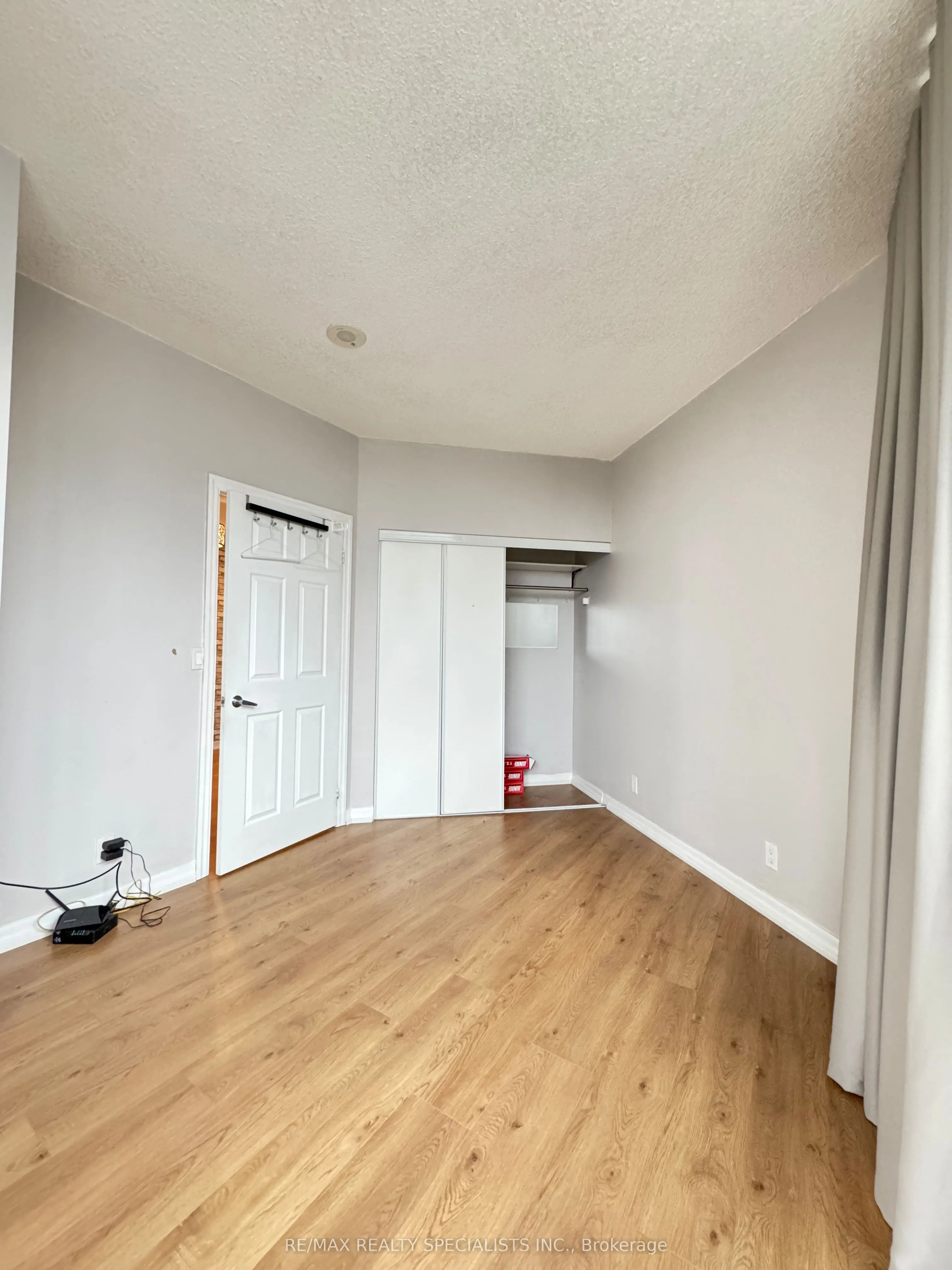 220 Burnhamthorpe Road W, #517