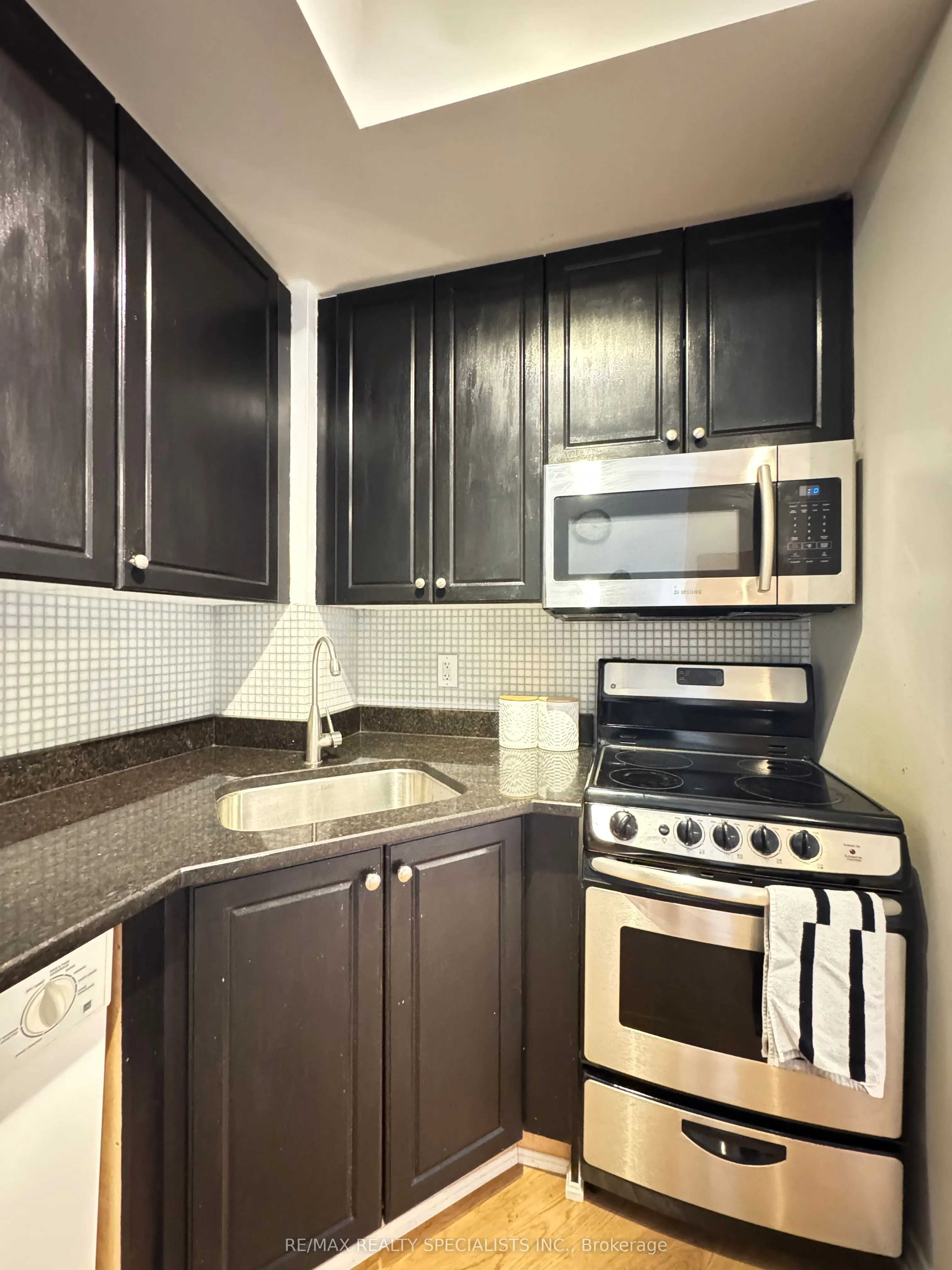 220 Burnhamthorpe Road W, #517