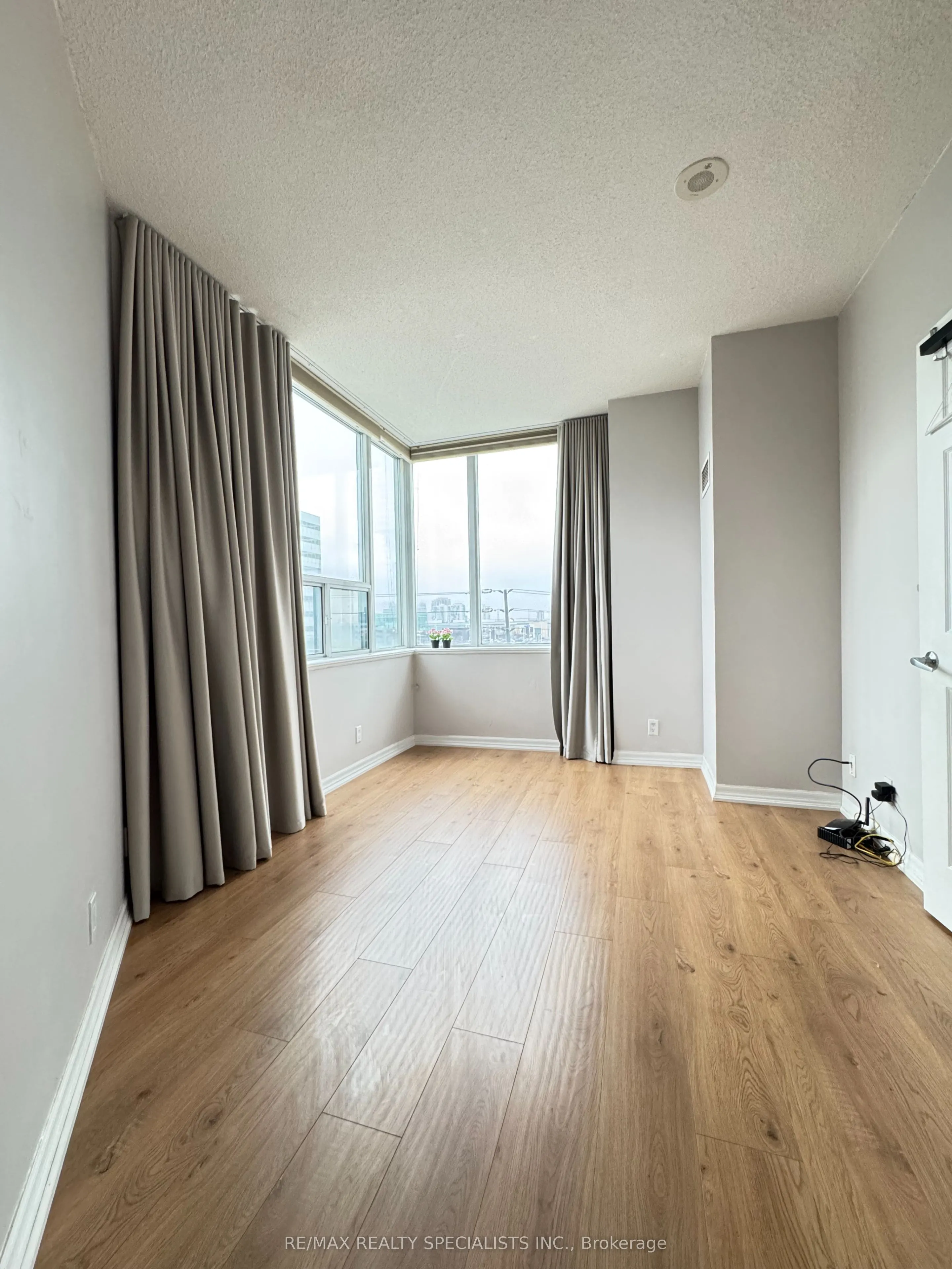 220 Burnhamthorpe Road W, #517