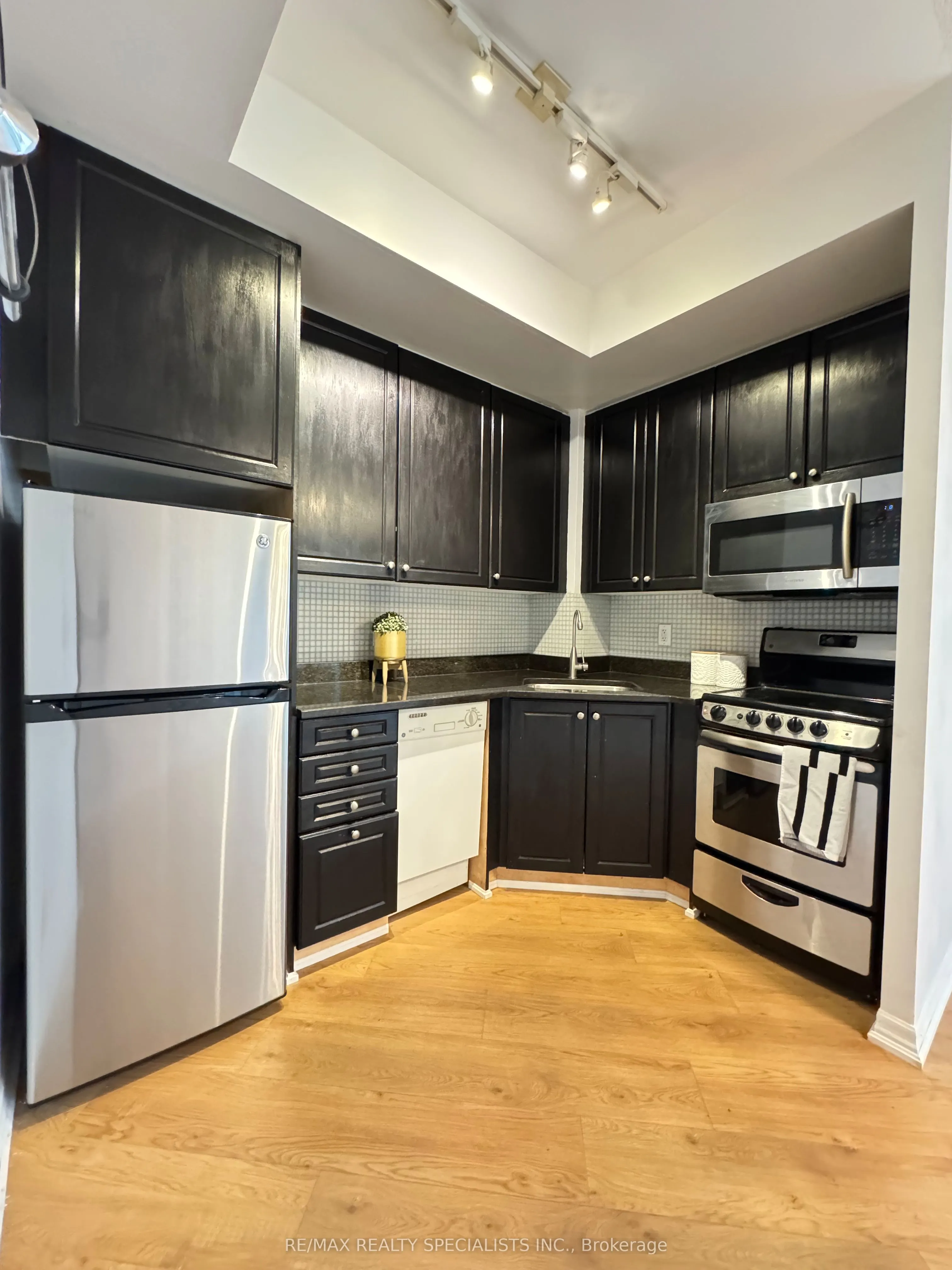 220 Burnhamthorpe Road W, #517