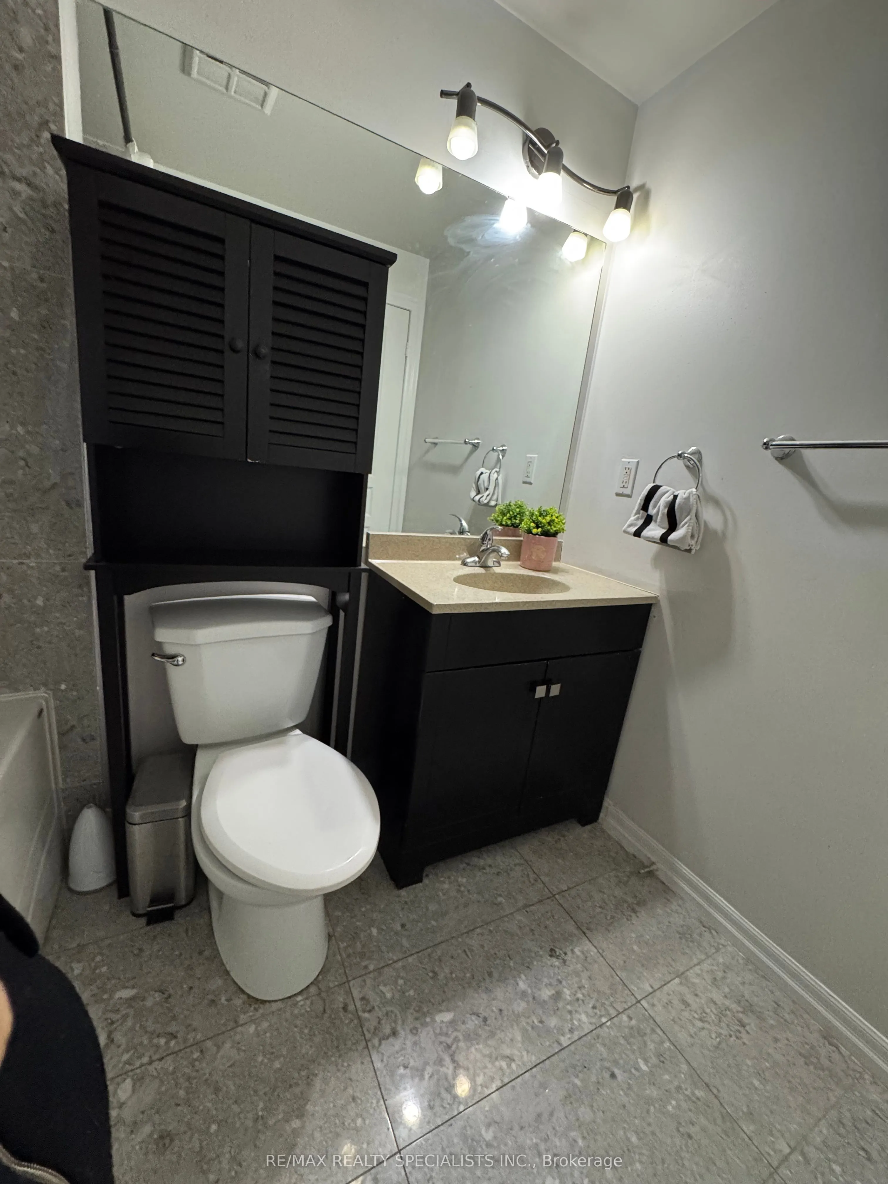 220 Burnhamthorpe Road W, #517