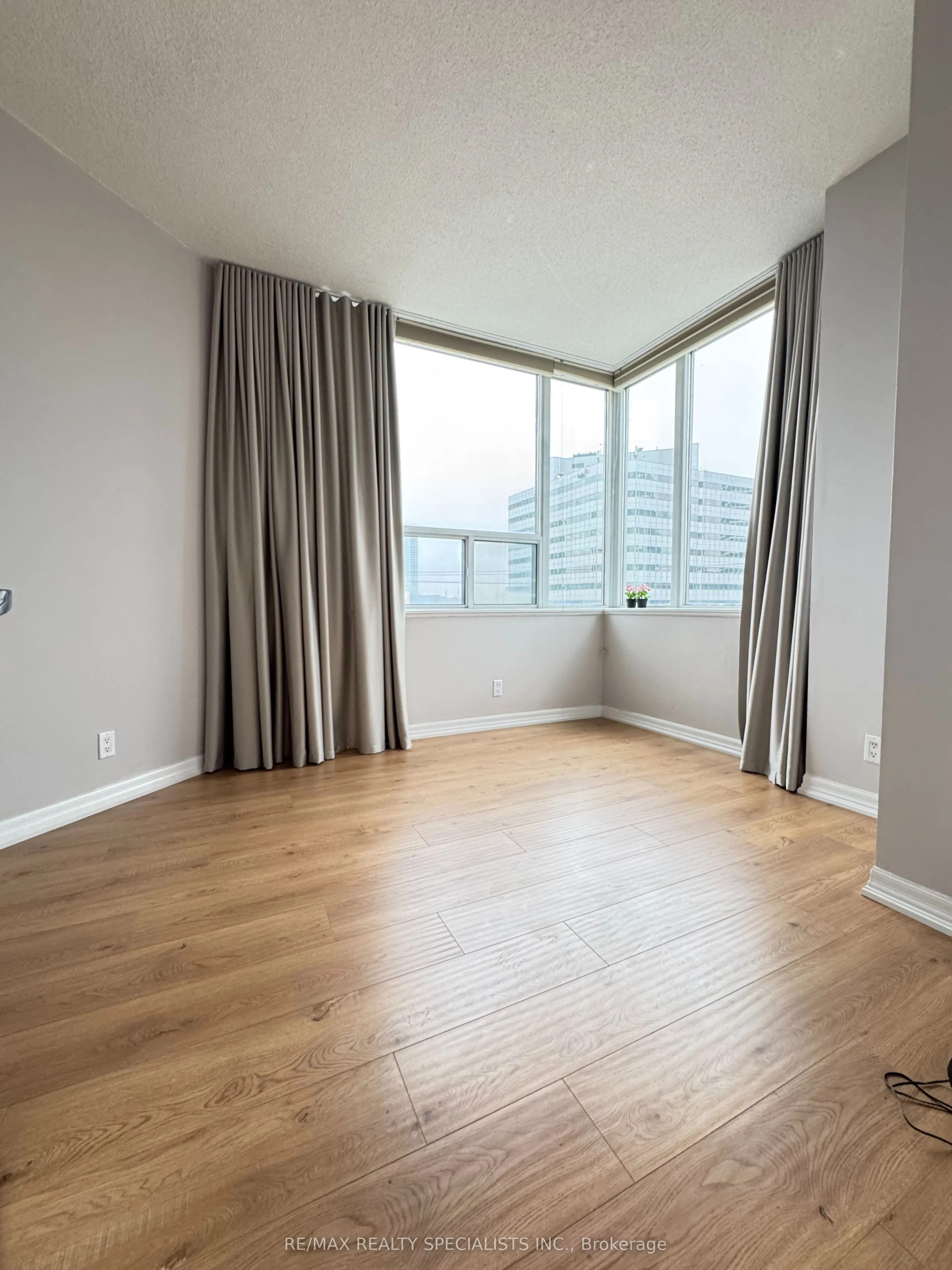 220 Burnhamthorpe Road W, #517