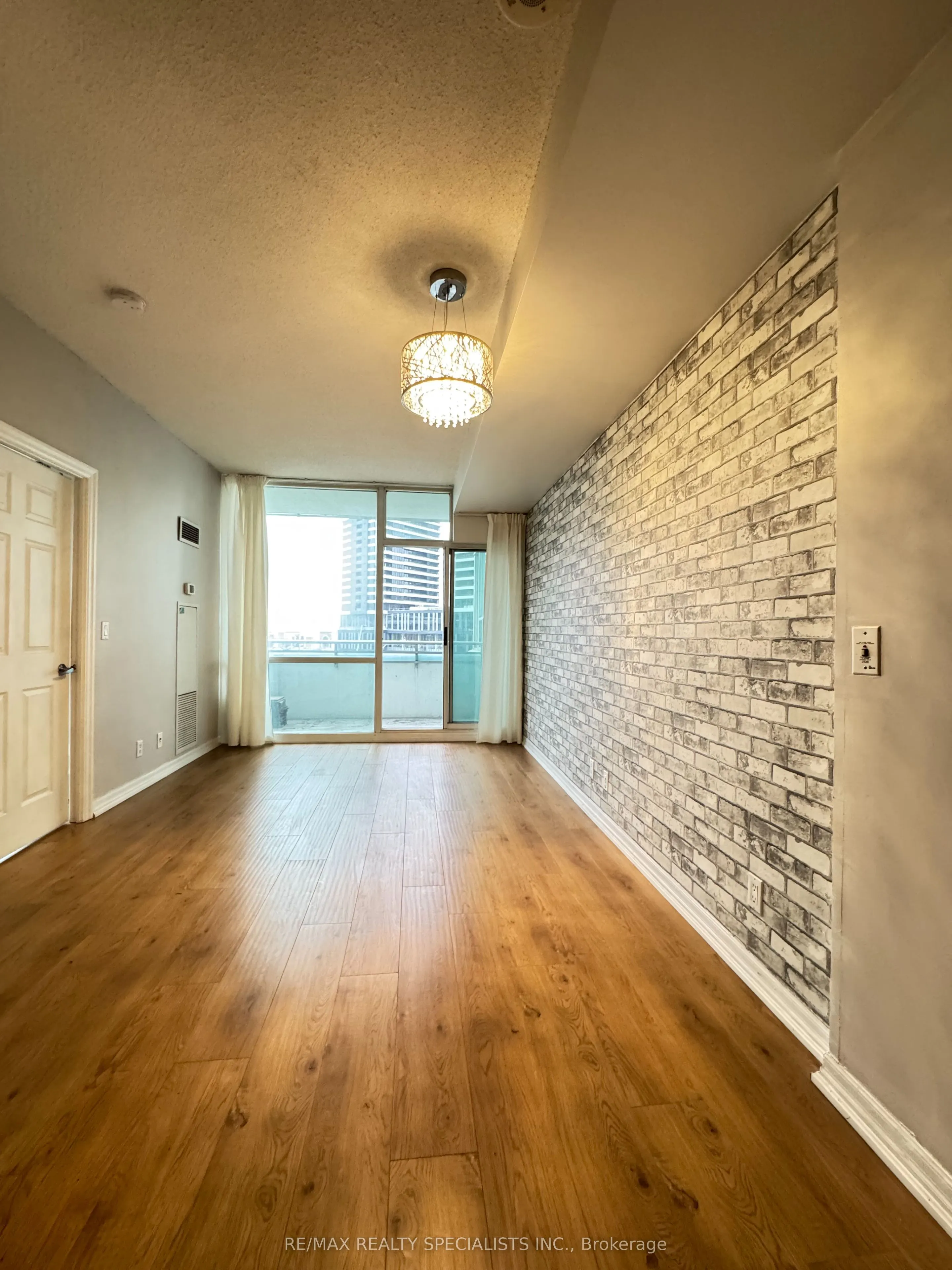 220 Burnhamthorpe Road W, #517