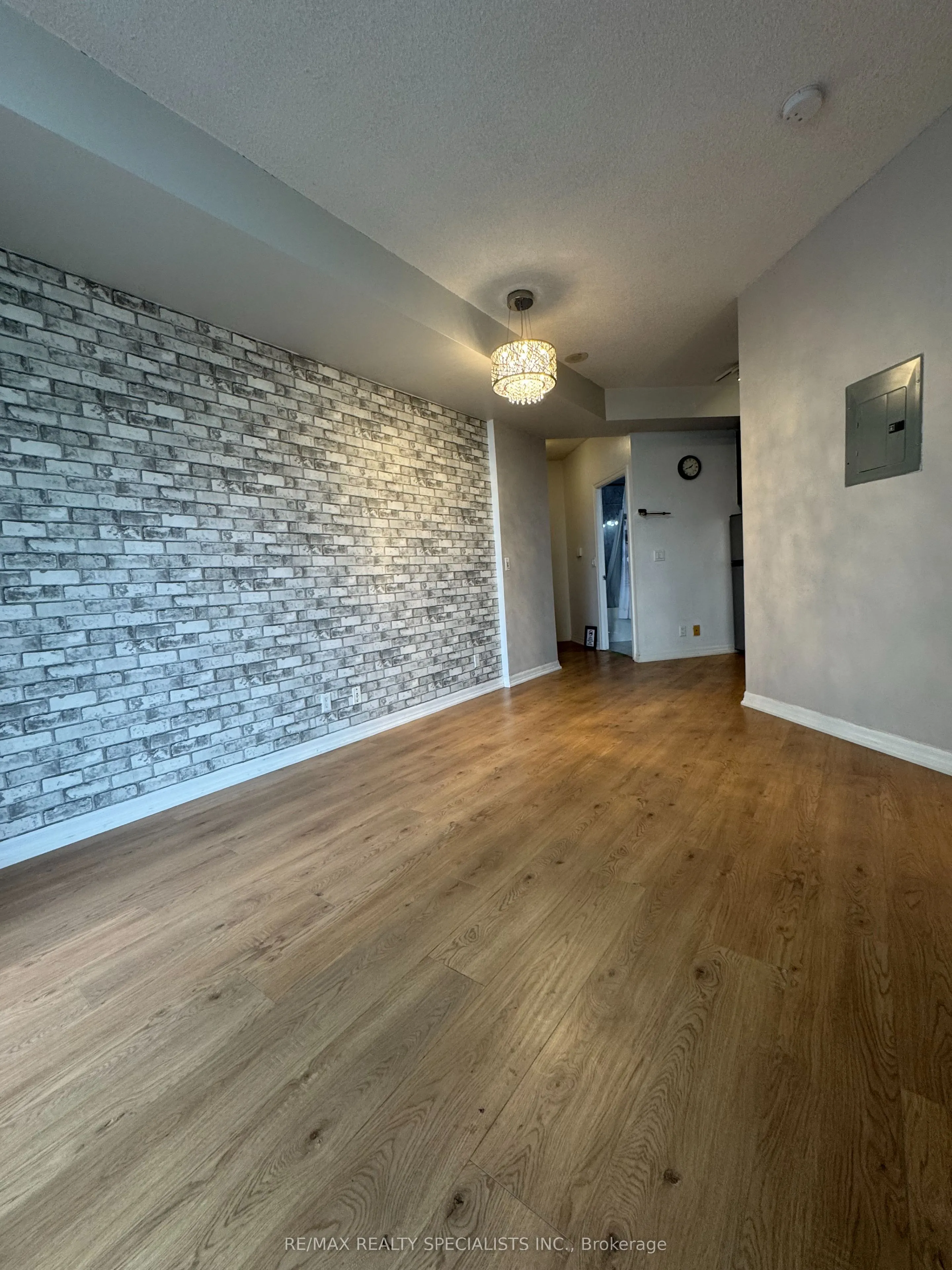 220 Burnhamthorpe Road W, #517