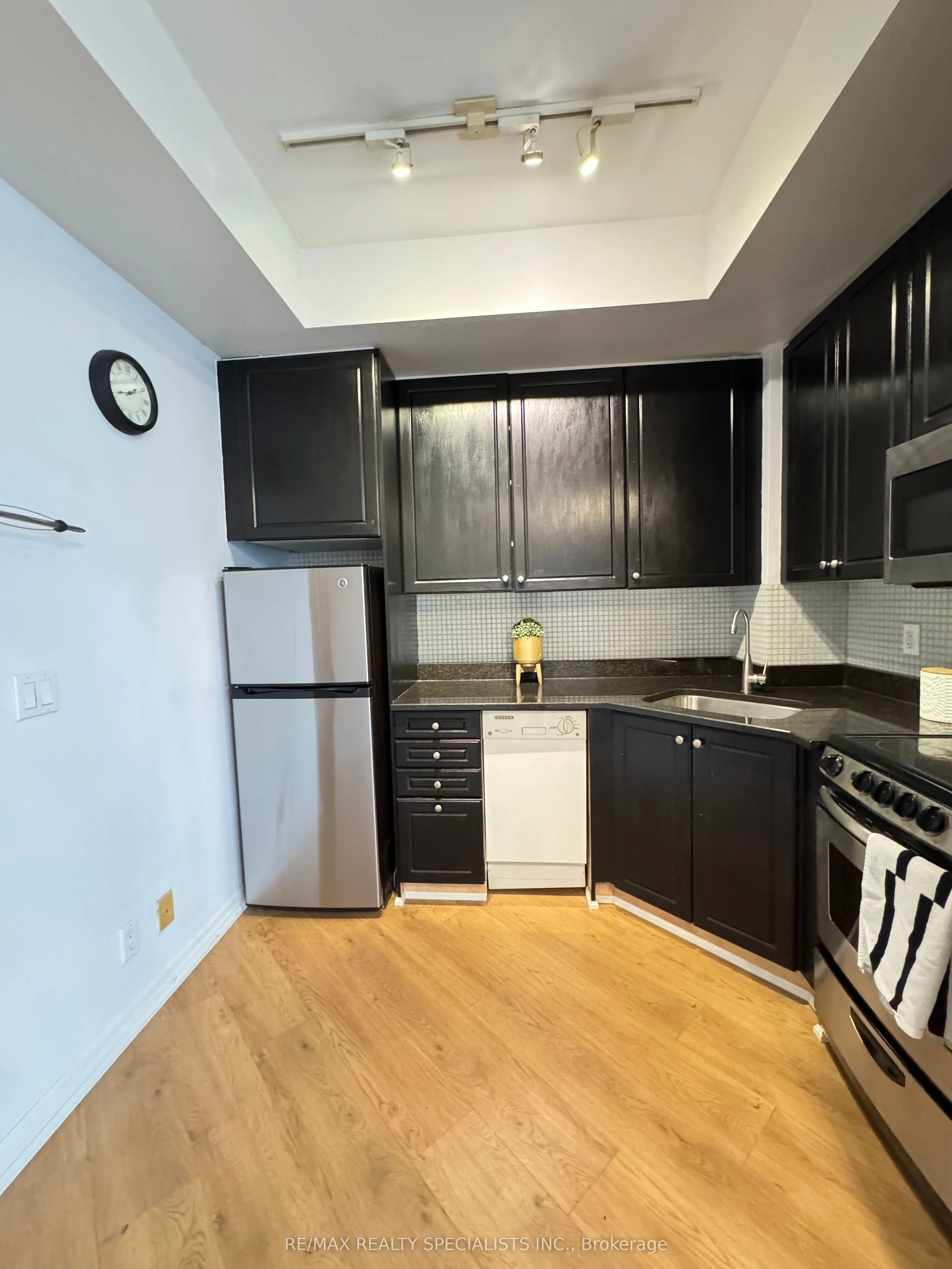 220 Burnhamthorpe Road W, #517
