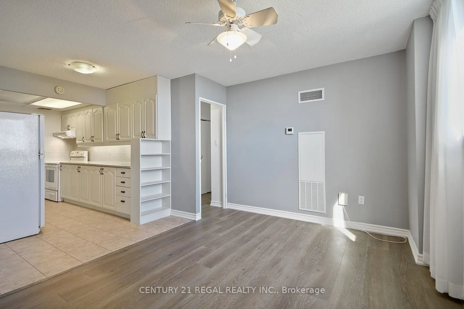 812 Burnhamthorpe Road E, #1207