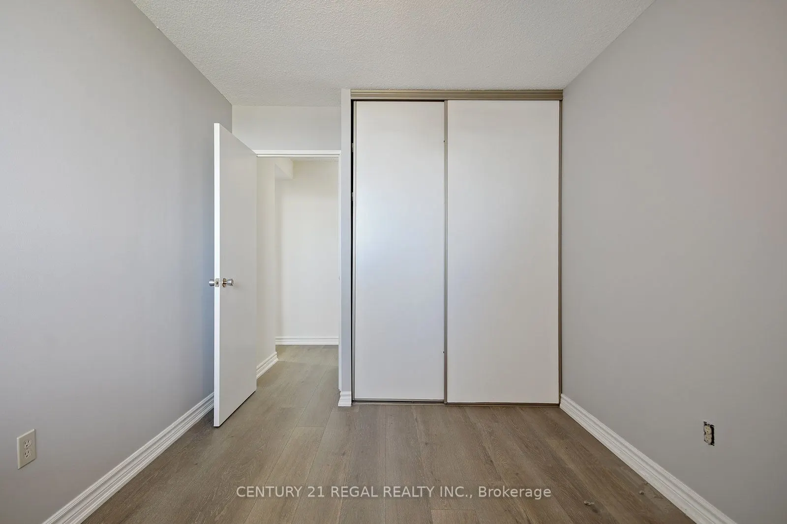 812 Burnhamthorpe Road E, #1207