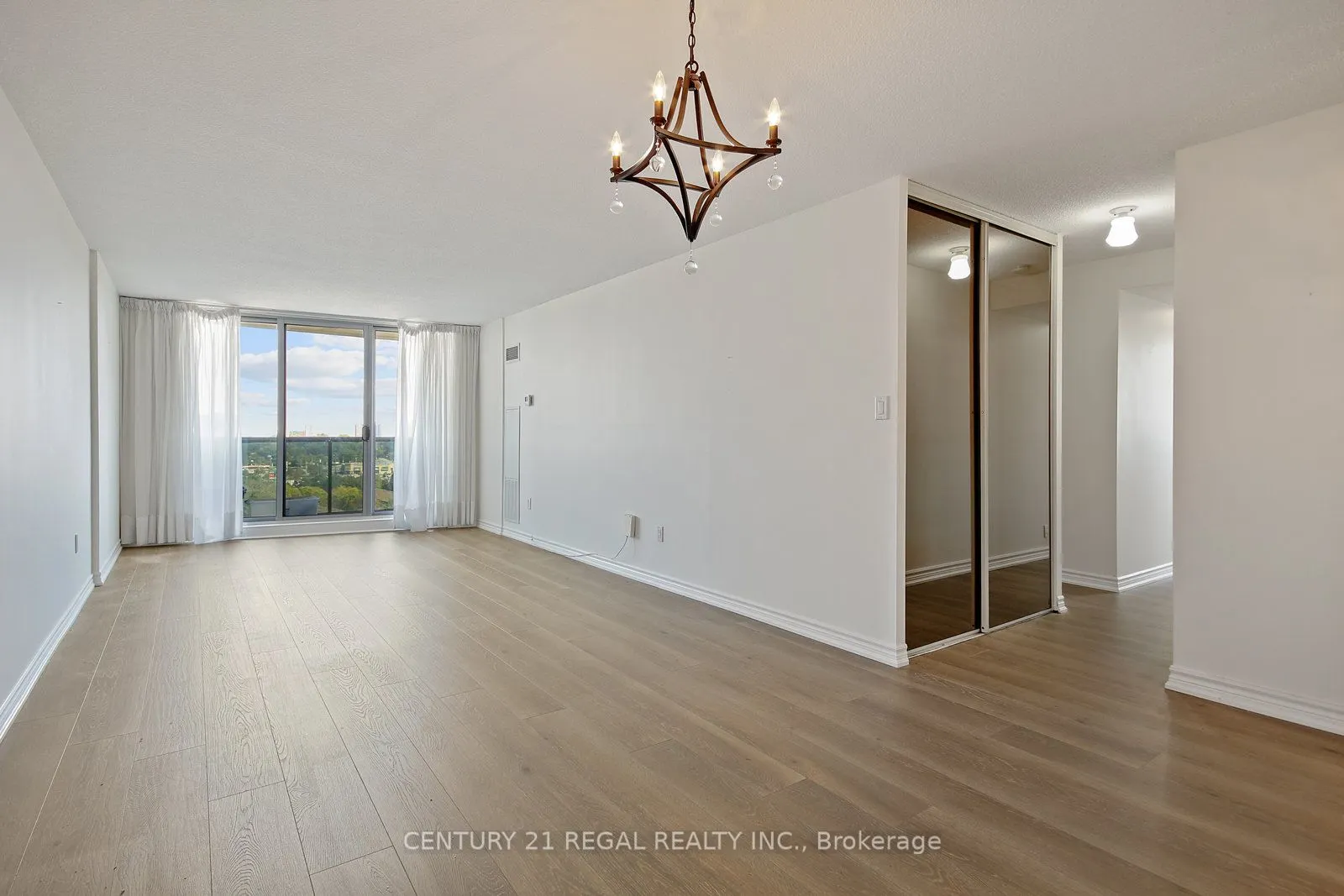 812 Burnhamthorpe Road E, #1207