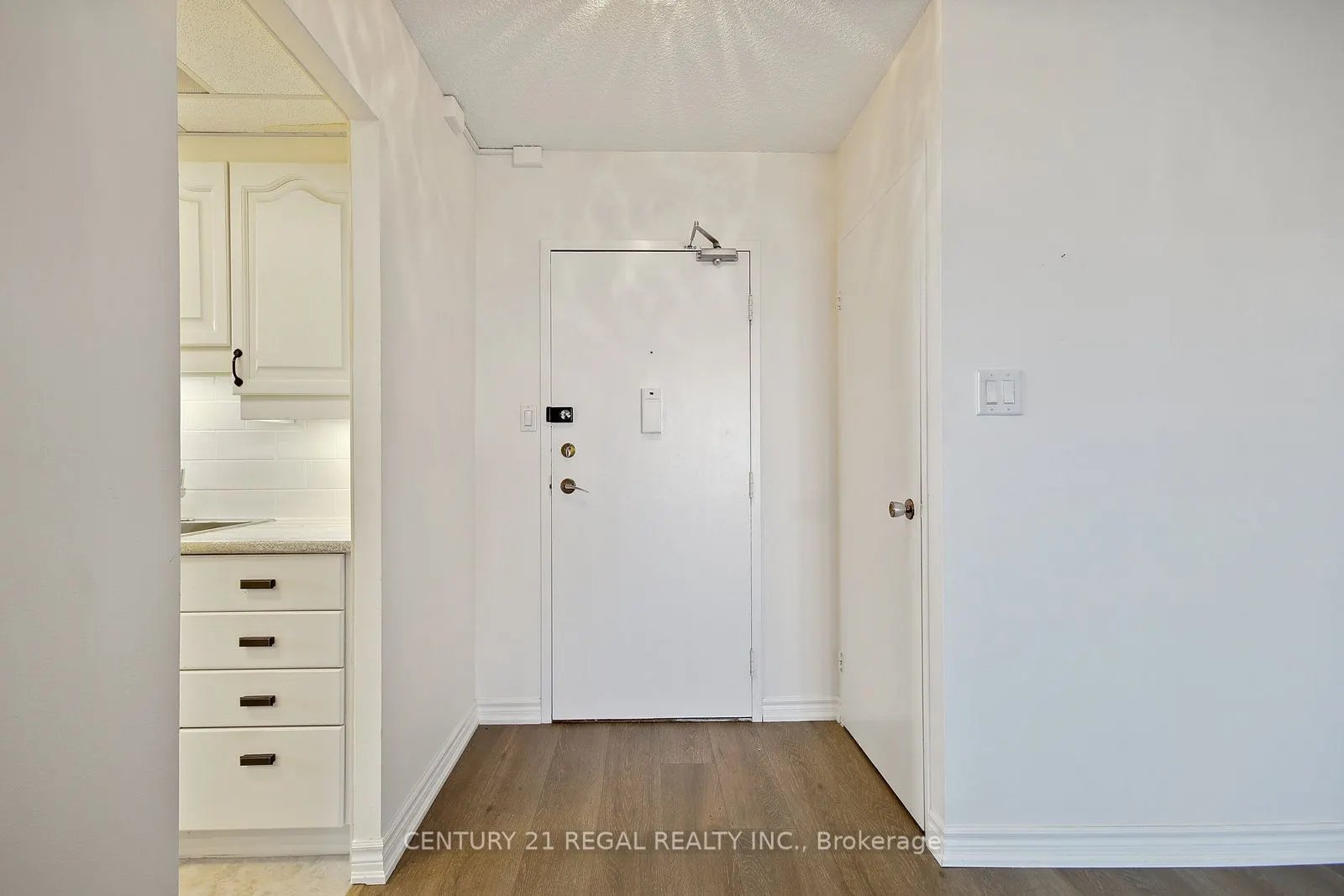 812 Burnhamthorpe Road E, #1207
