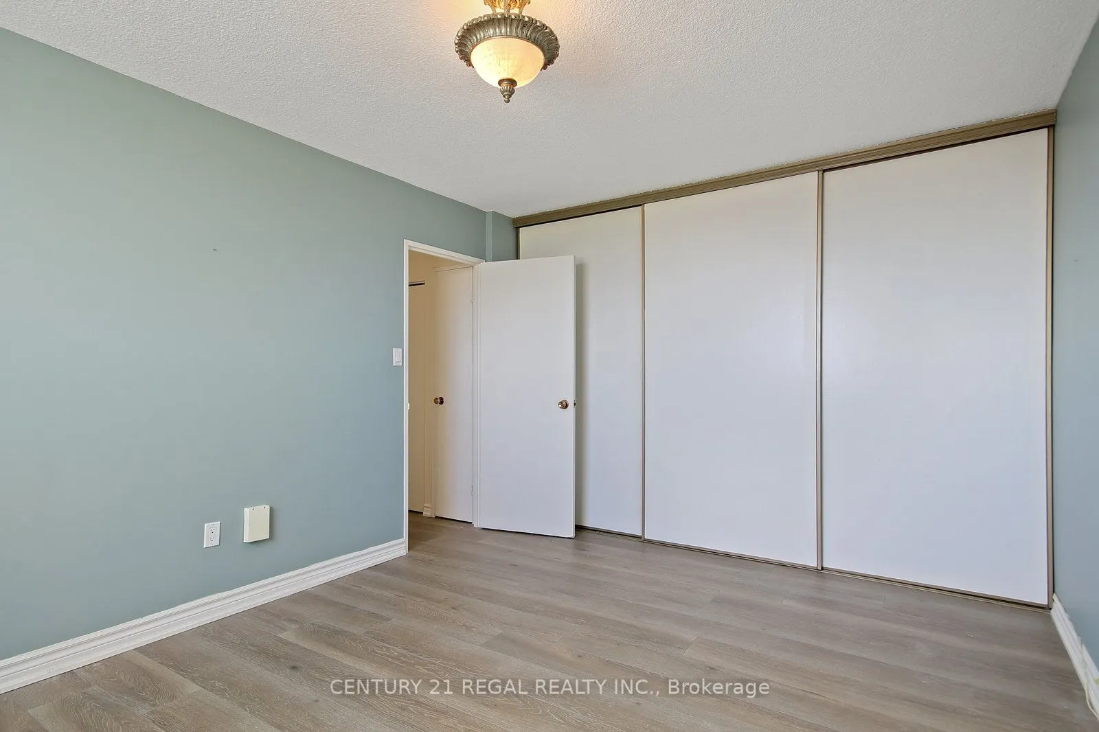 812 Burnhamthorpe Road E, #1207