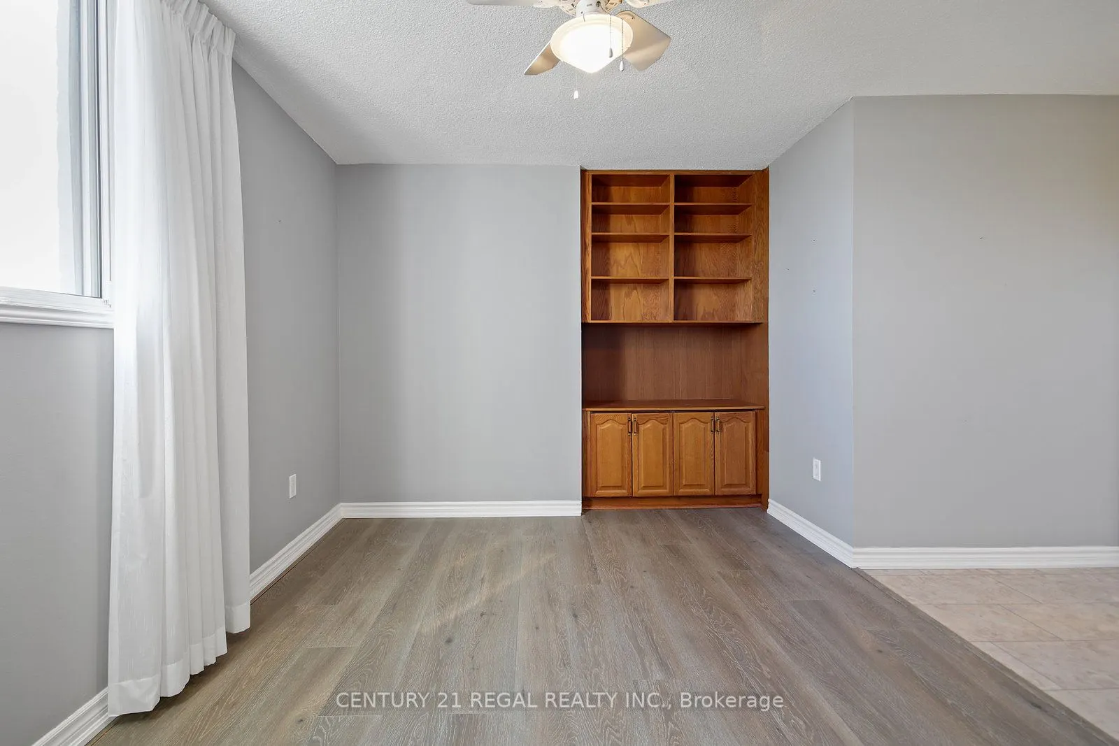 812 Burnhamthorpe Road E, #1207