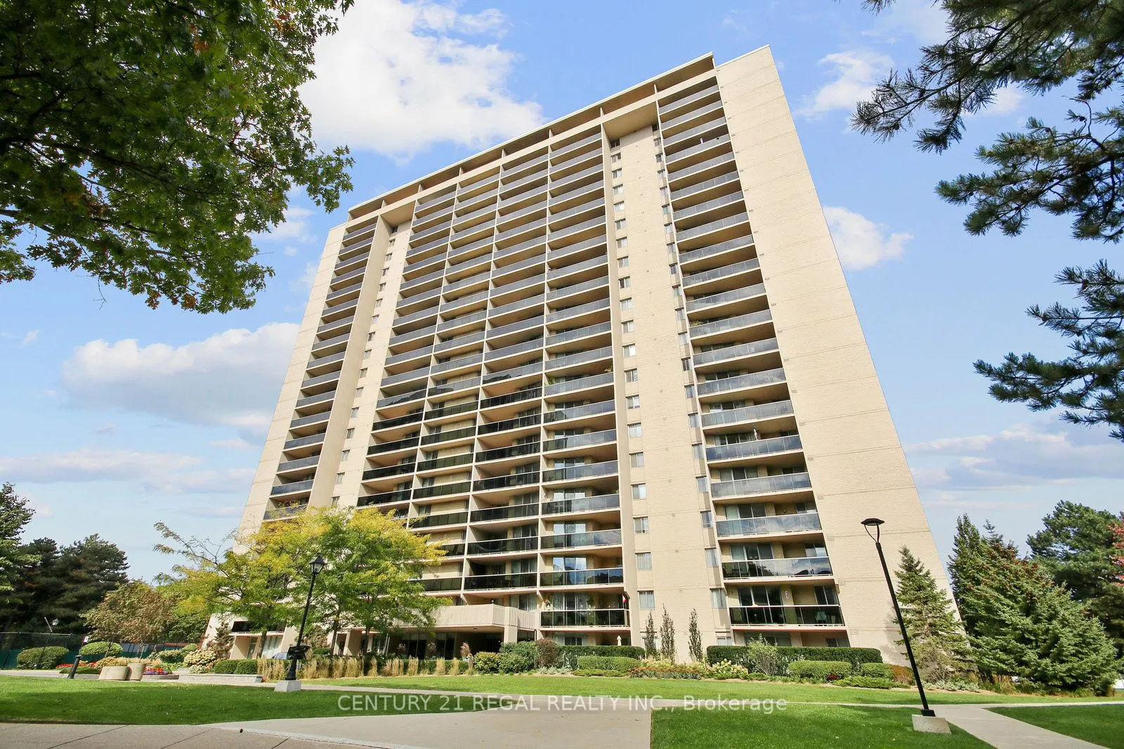 812 Burnhamthorpe Road E, #1207