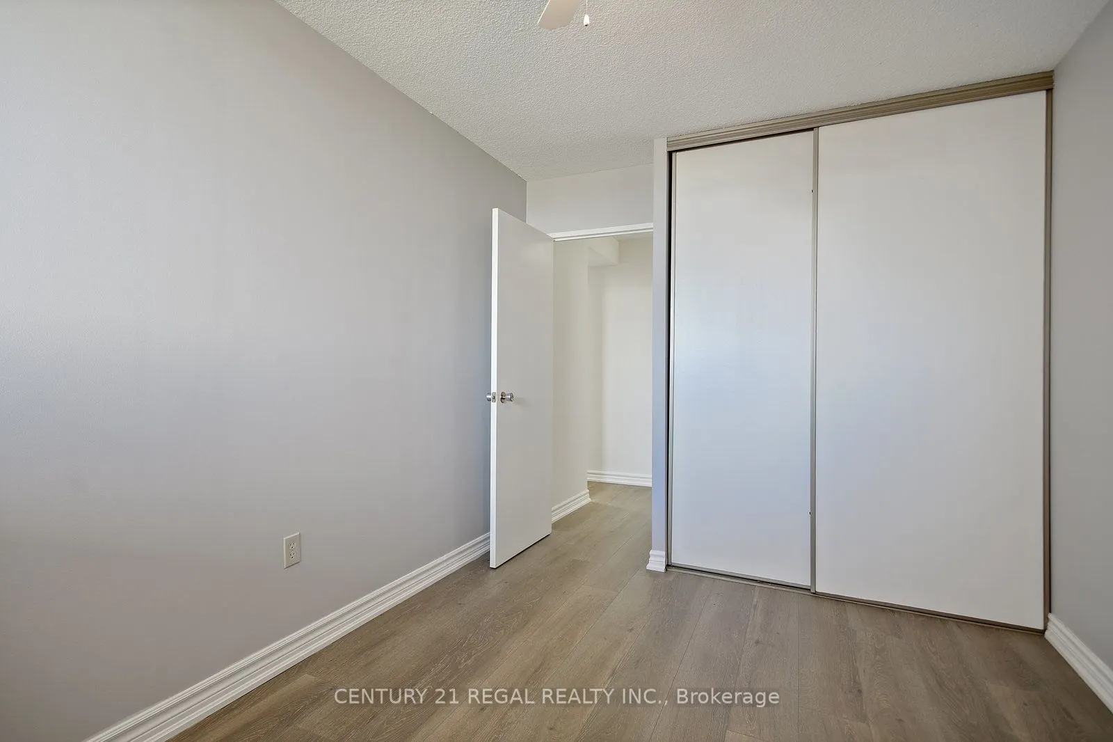 812 Burnhamthorpe Road E, #1207