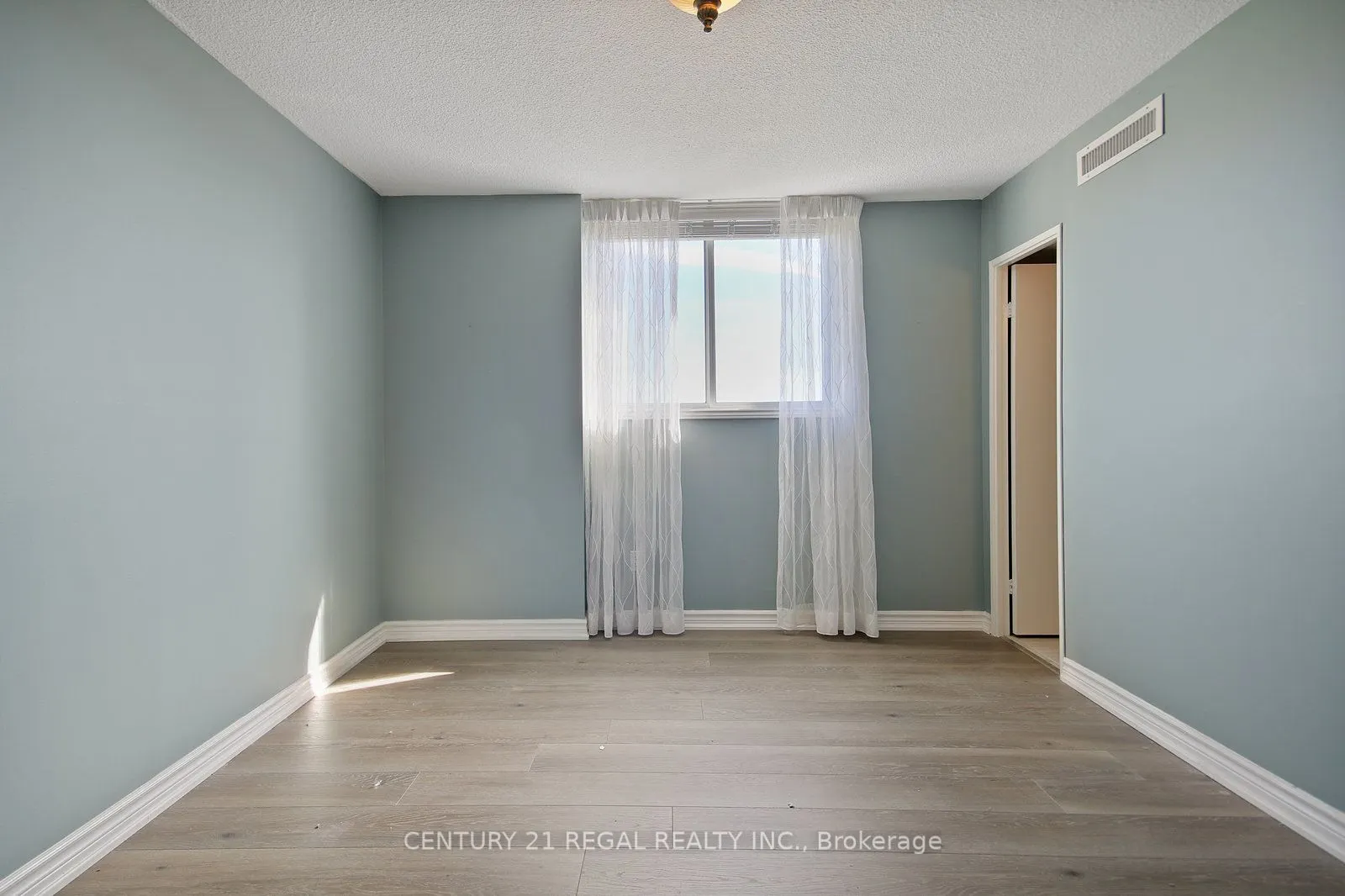 812 Burnhamthorpe Road E, #1207
