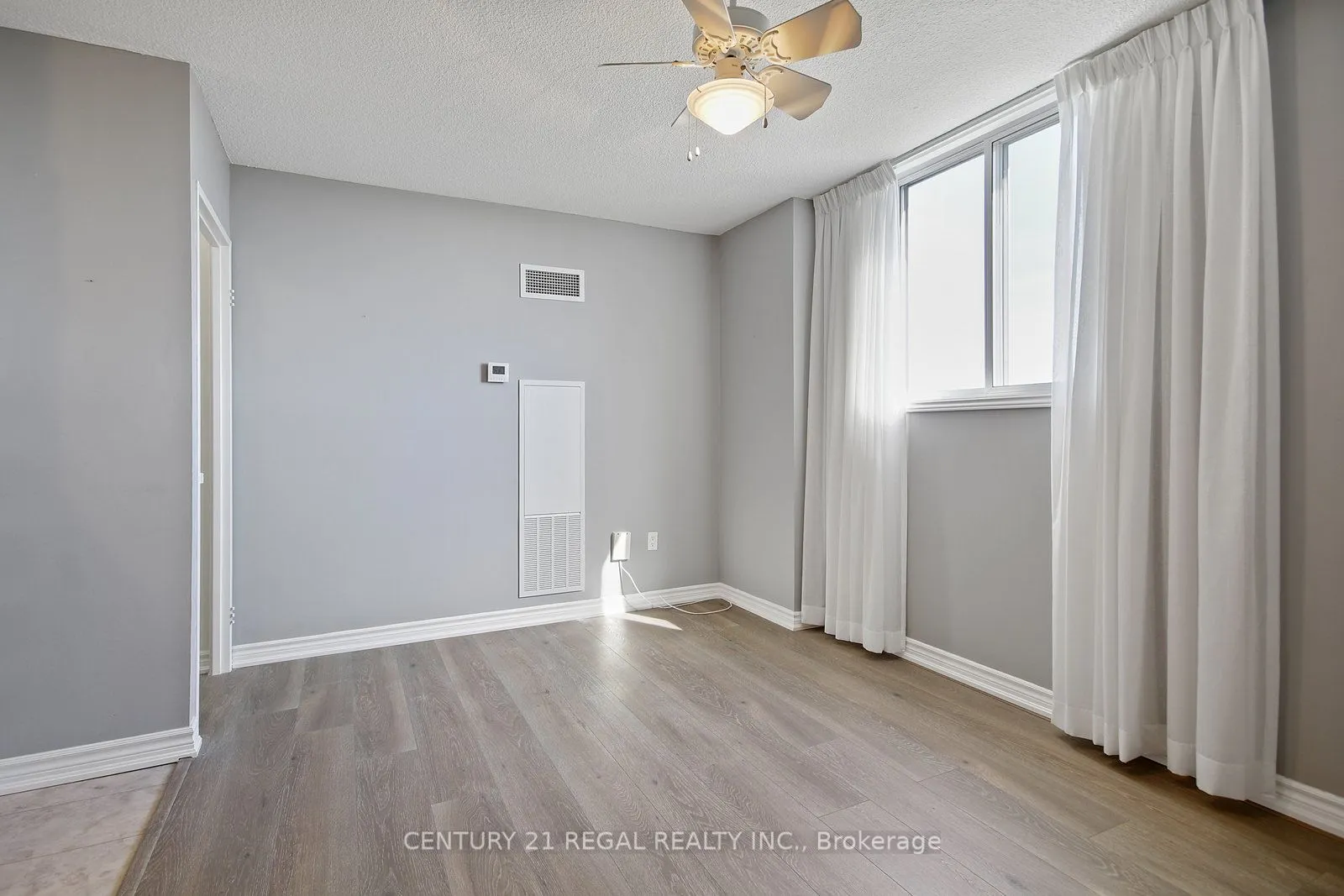 812 Burnhamthorpe Road E, #1207