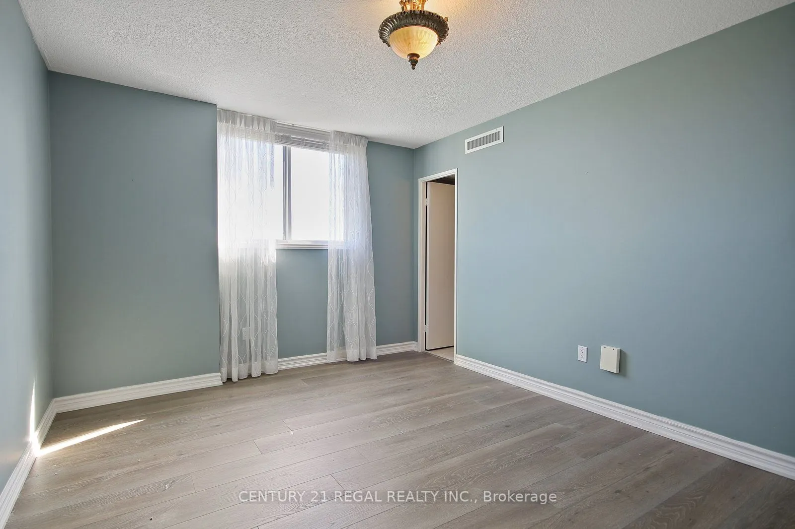 812 Burnhamthorpe Road E, #1207