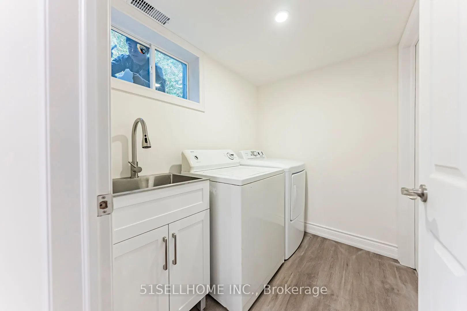 1253 Kensington Park Road