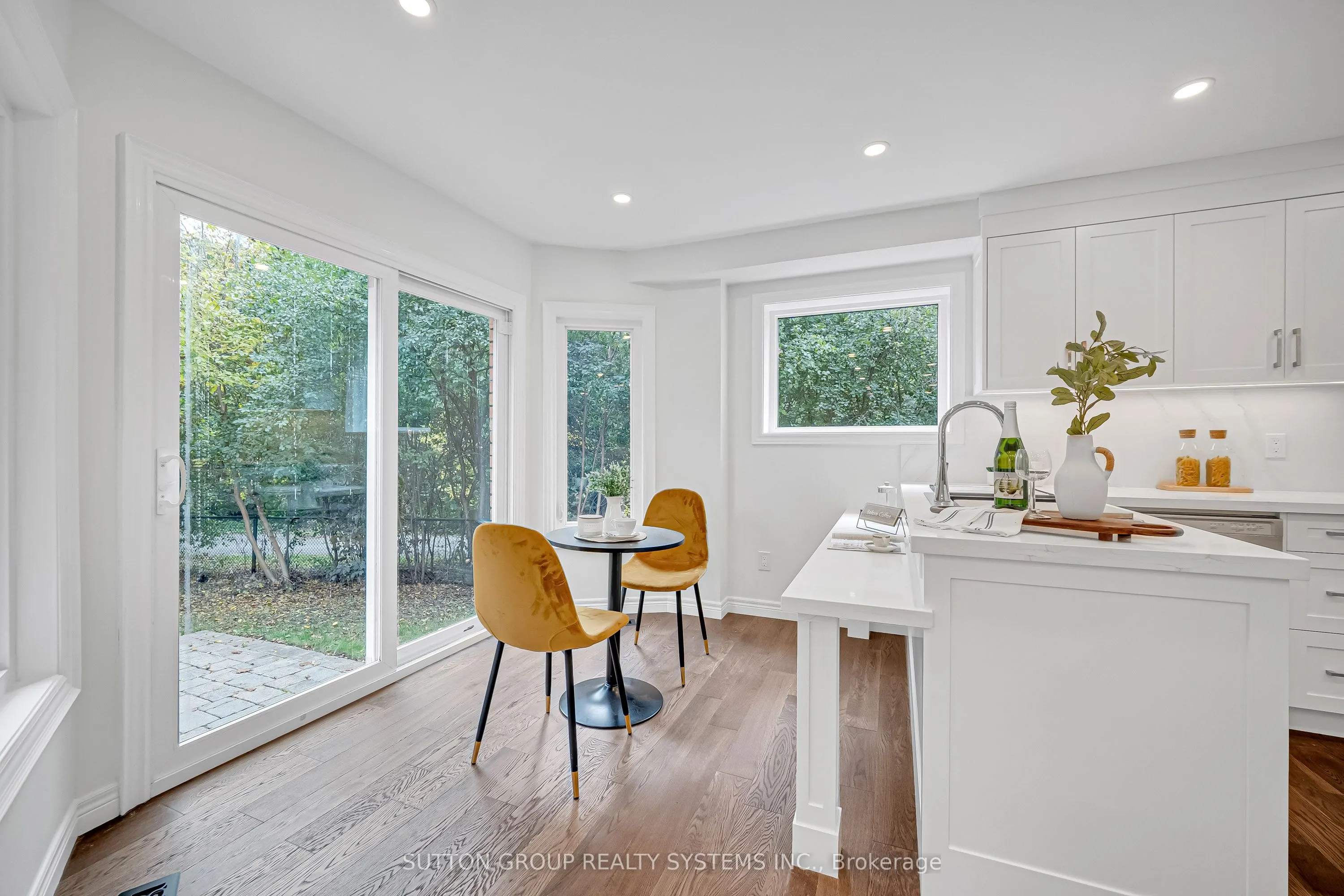 1280 Springwood Crescent