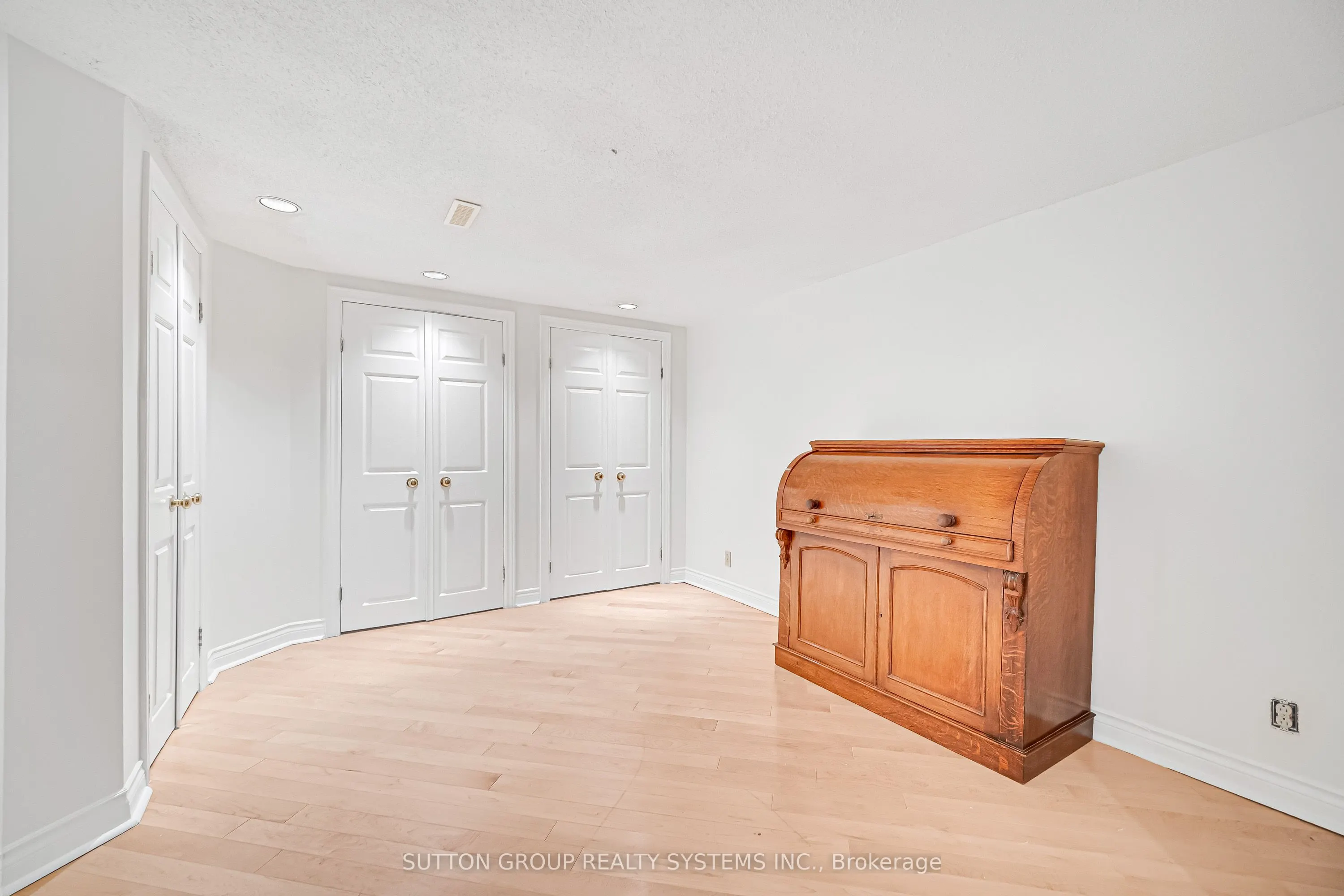 1280 Springwood Crescent