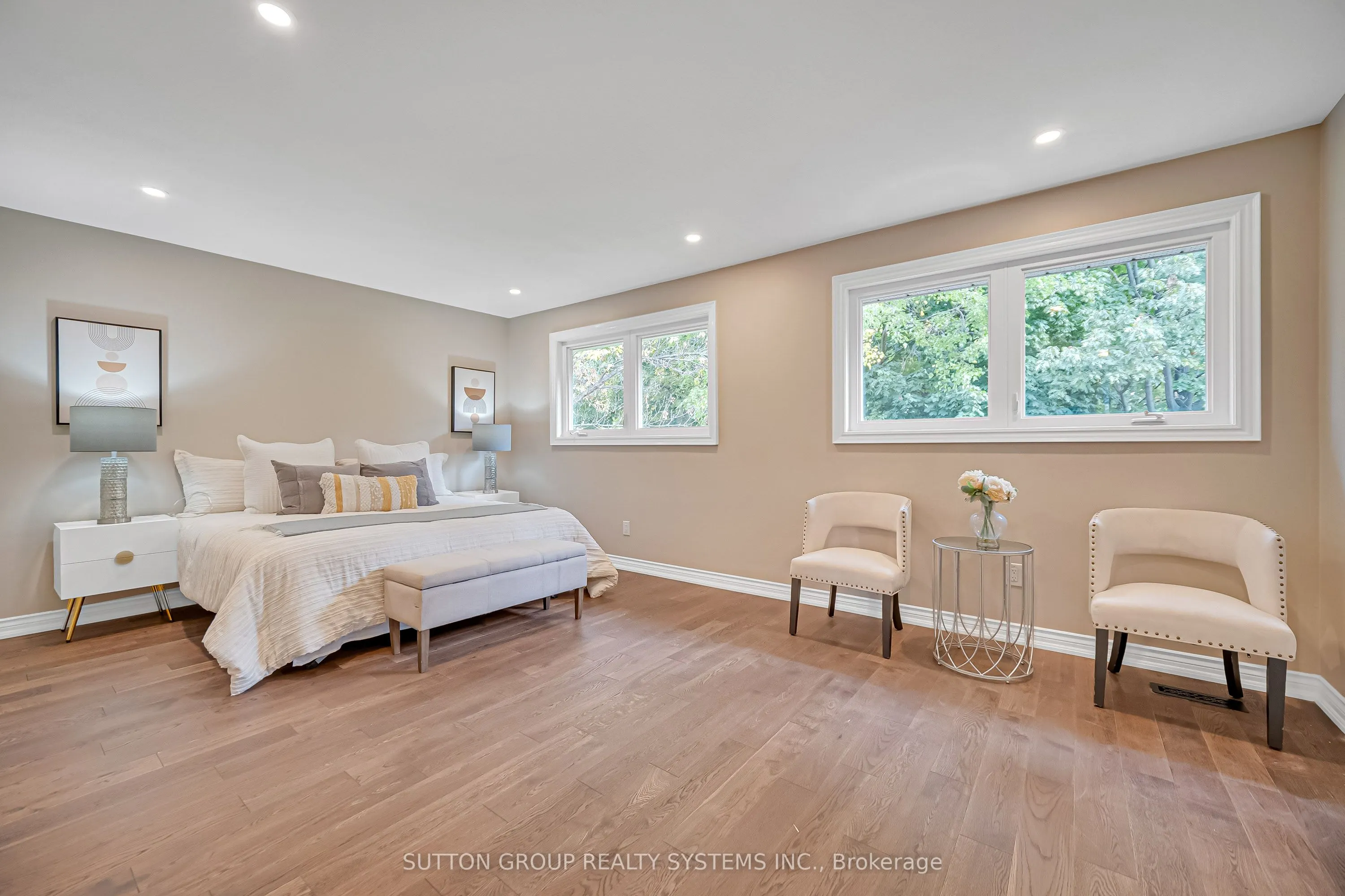 1280 Springwood Crescent