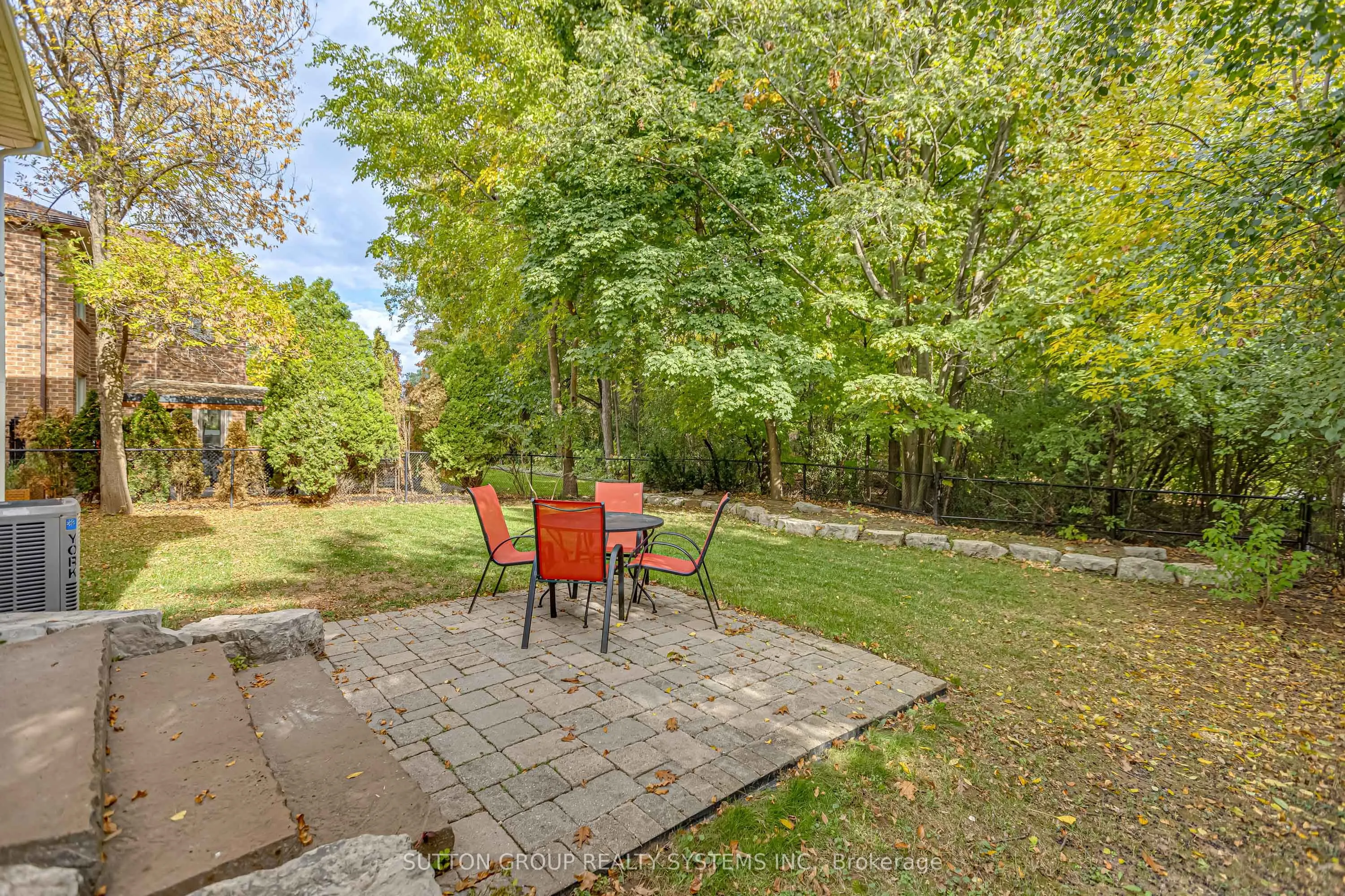 1280 Springwood Crescent
