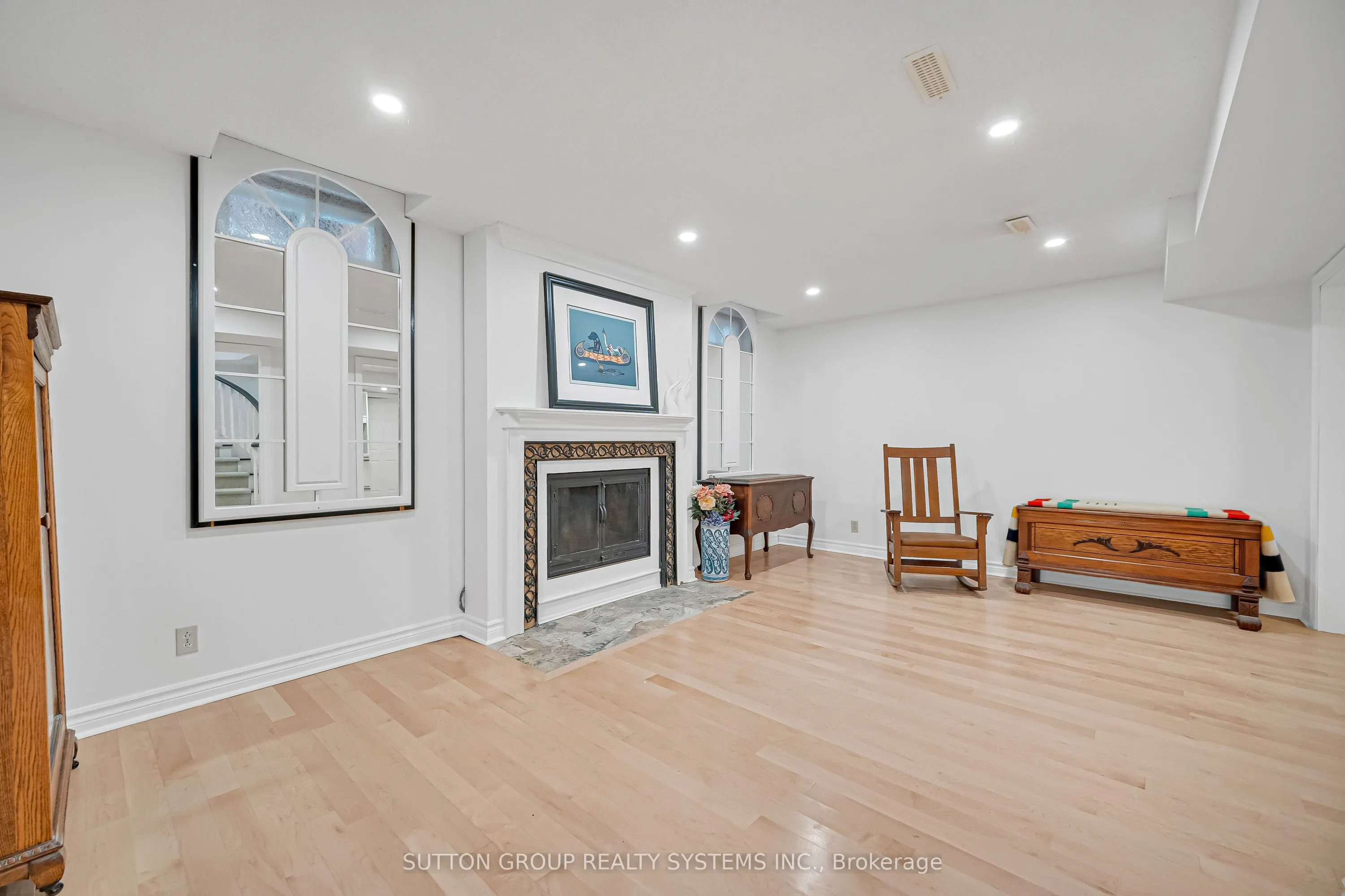 1280 Springwood Crescent