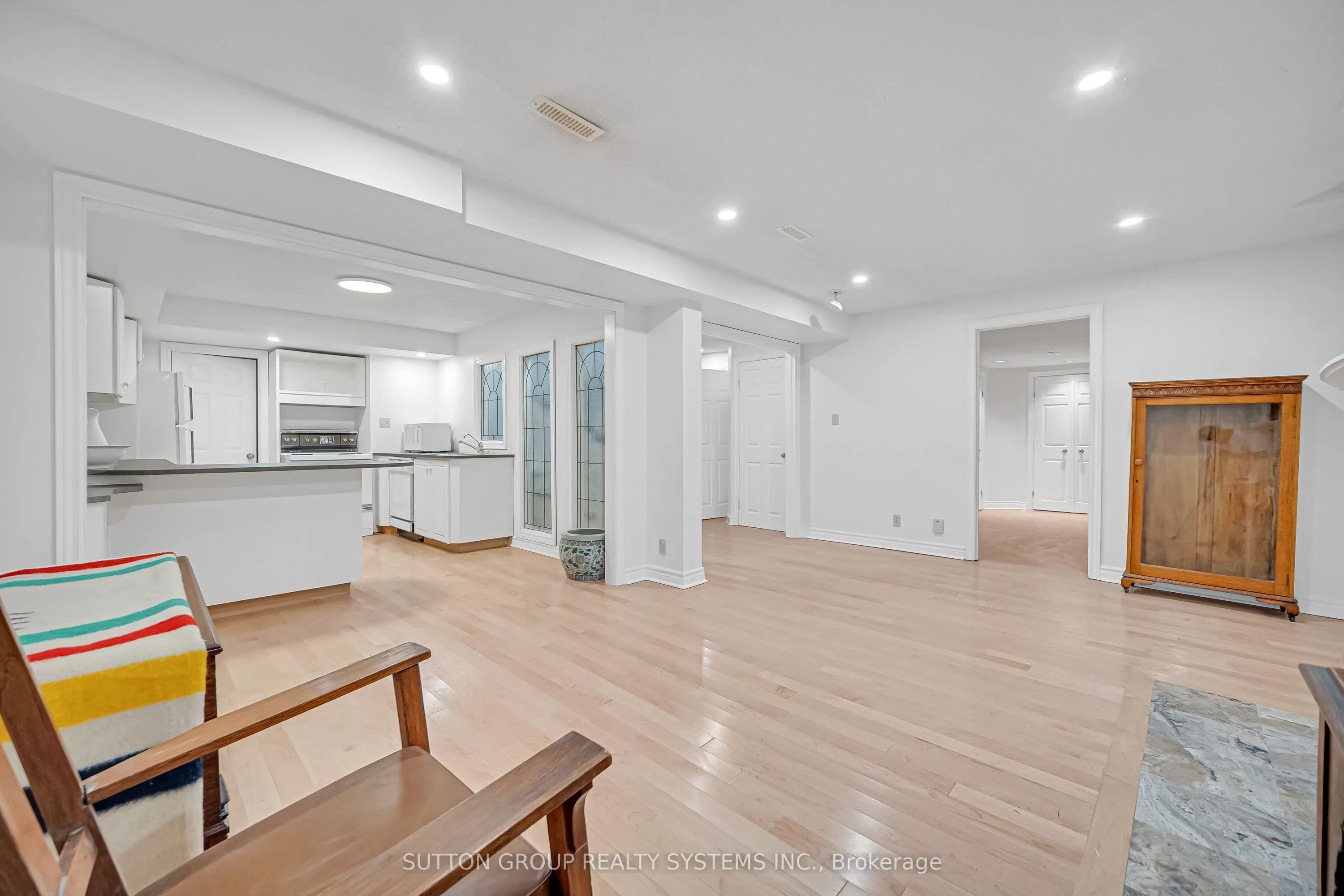 1280 Springwood Crescent