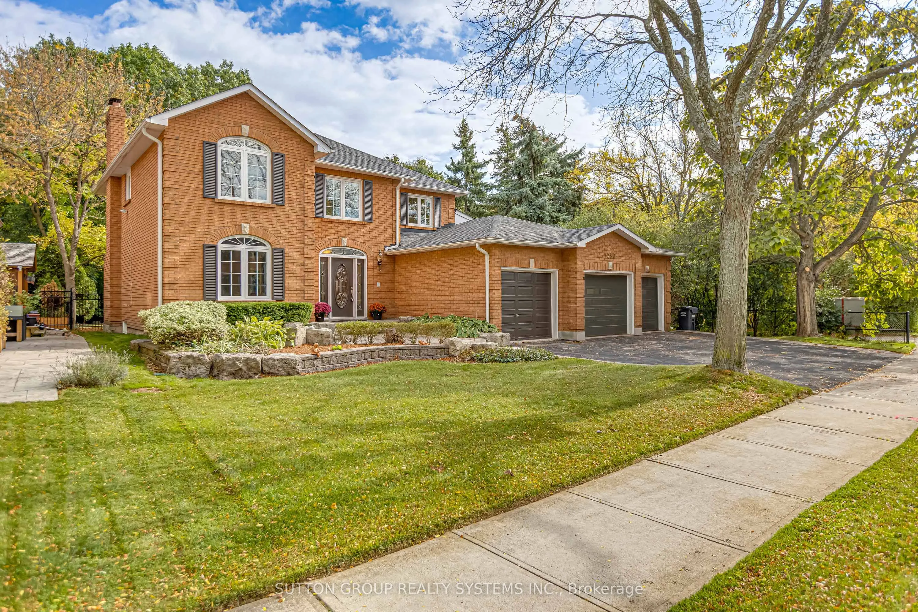 1280 Springwood Crescent