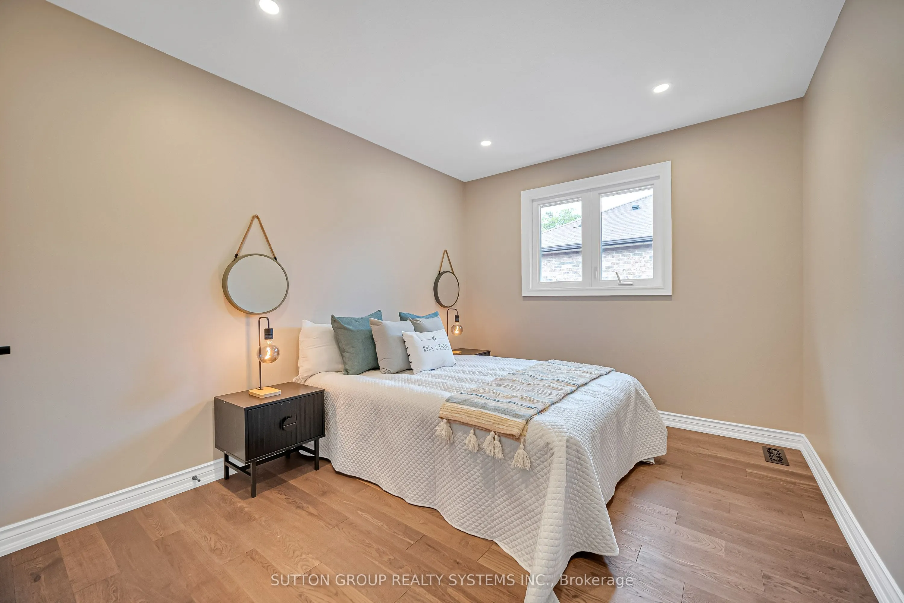 1280 Springwood Crescent