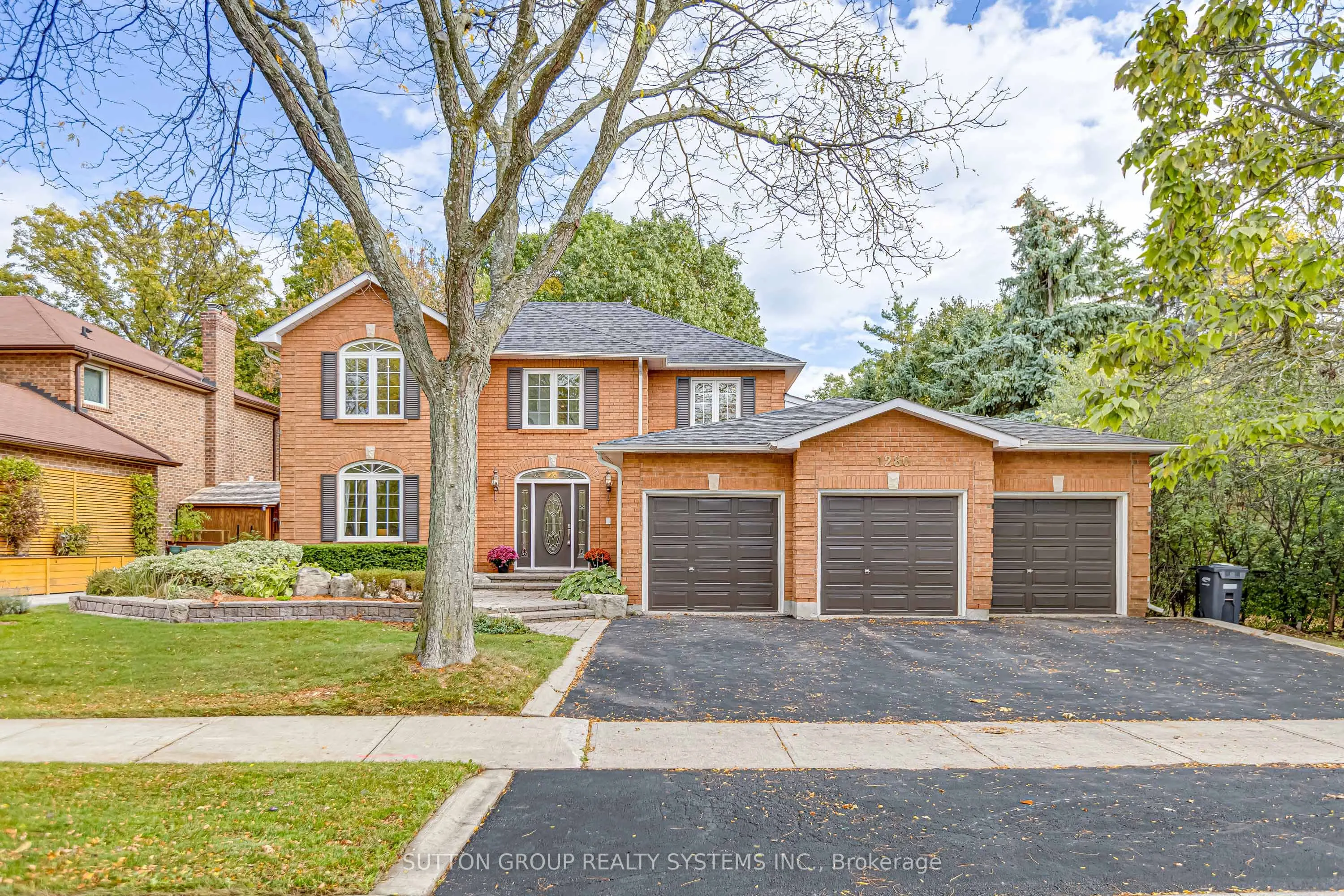 1280 Springwood Crescent