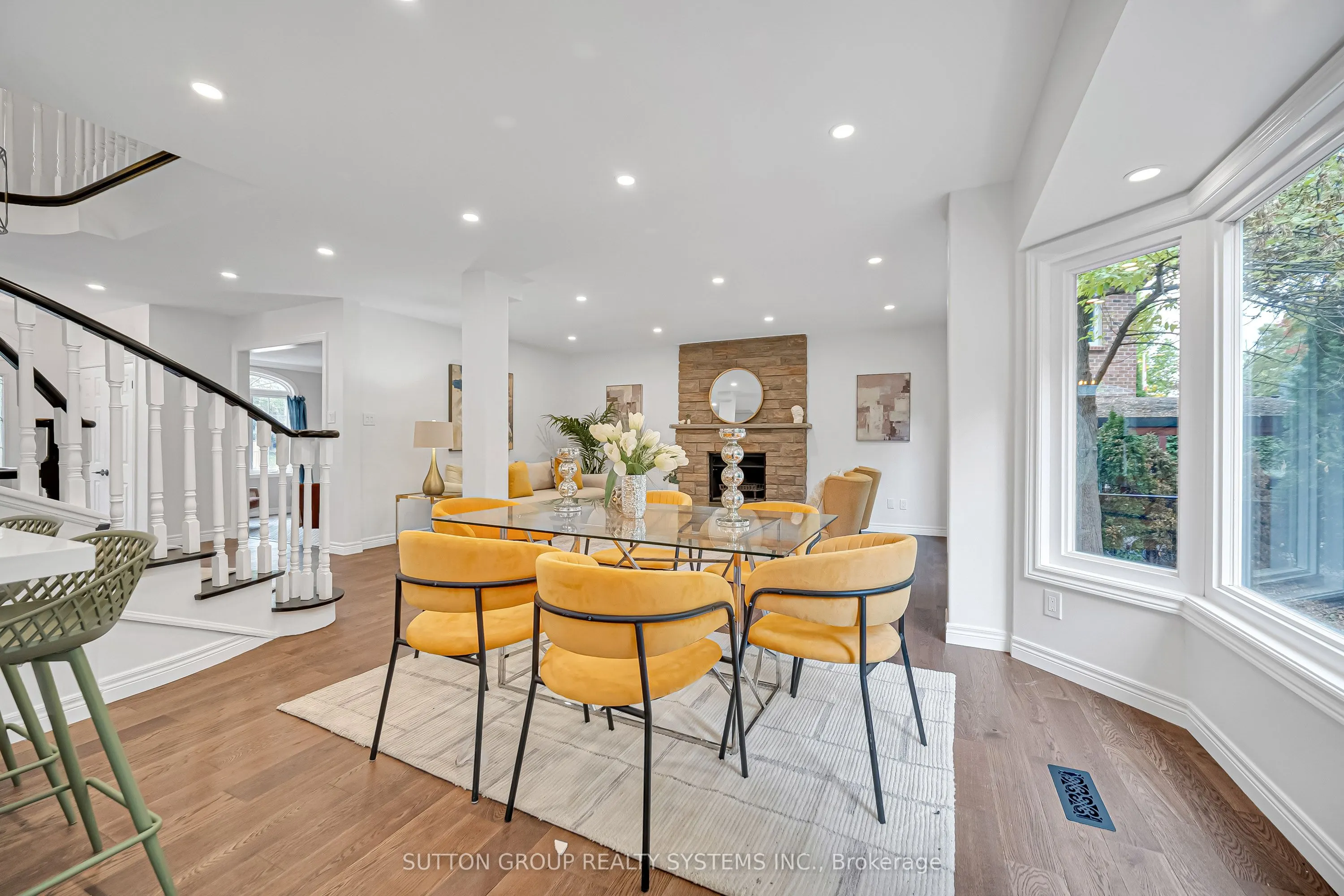 1280 Springwood Crescent