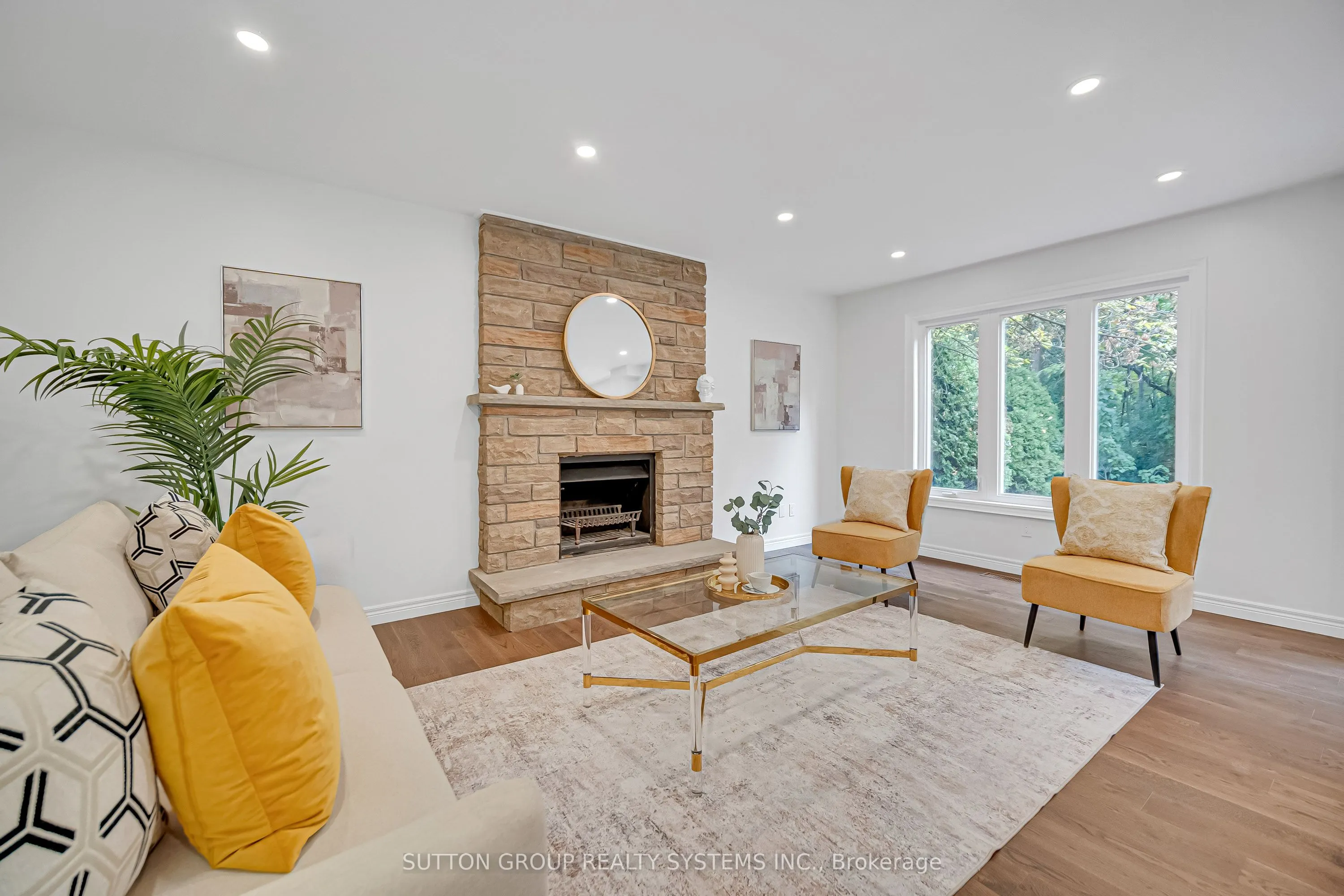1280 Springwood Crescent