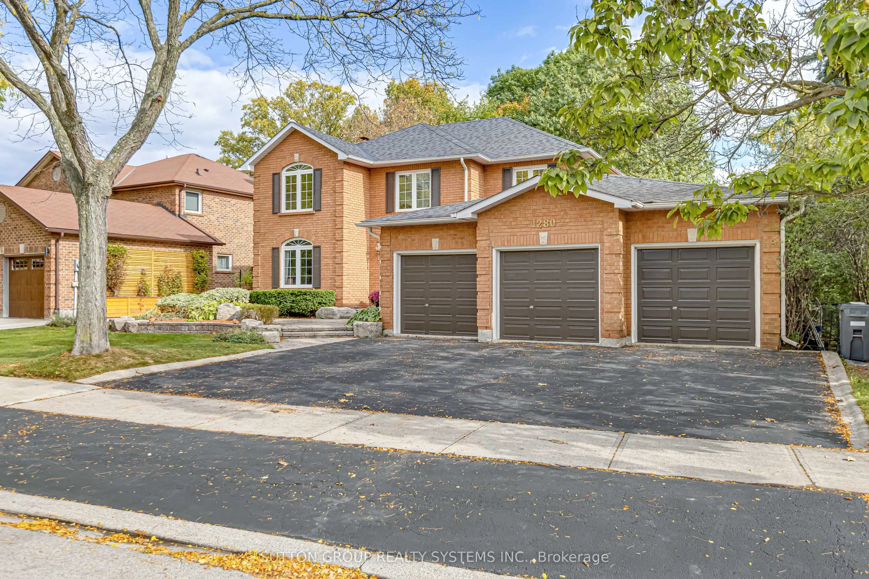 1280 Springwood Crescent
