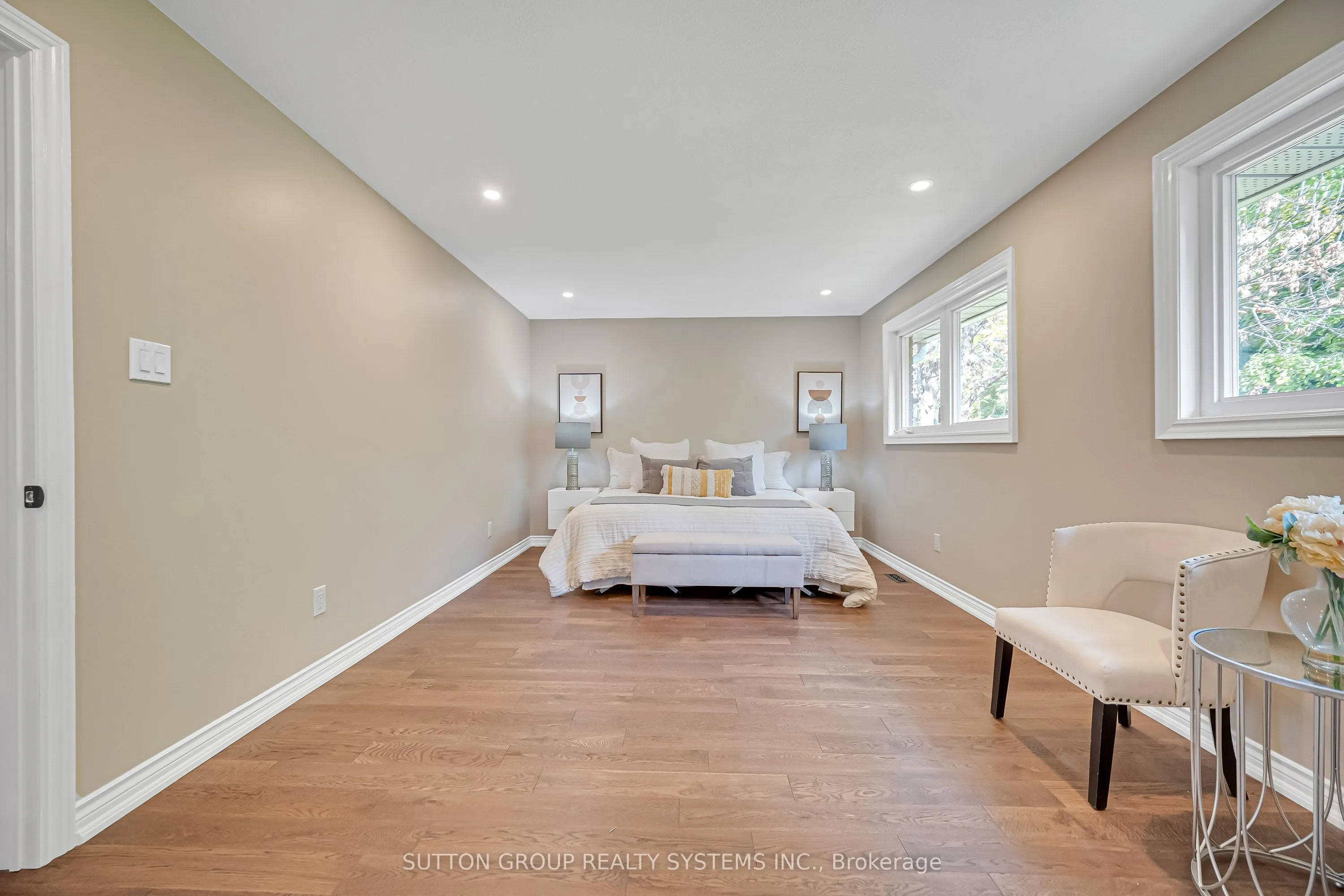 1280 Springwood Crescent