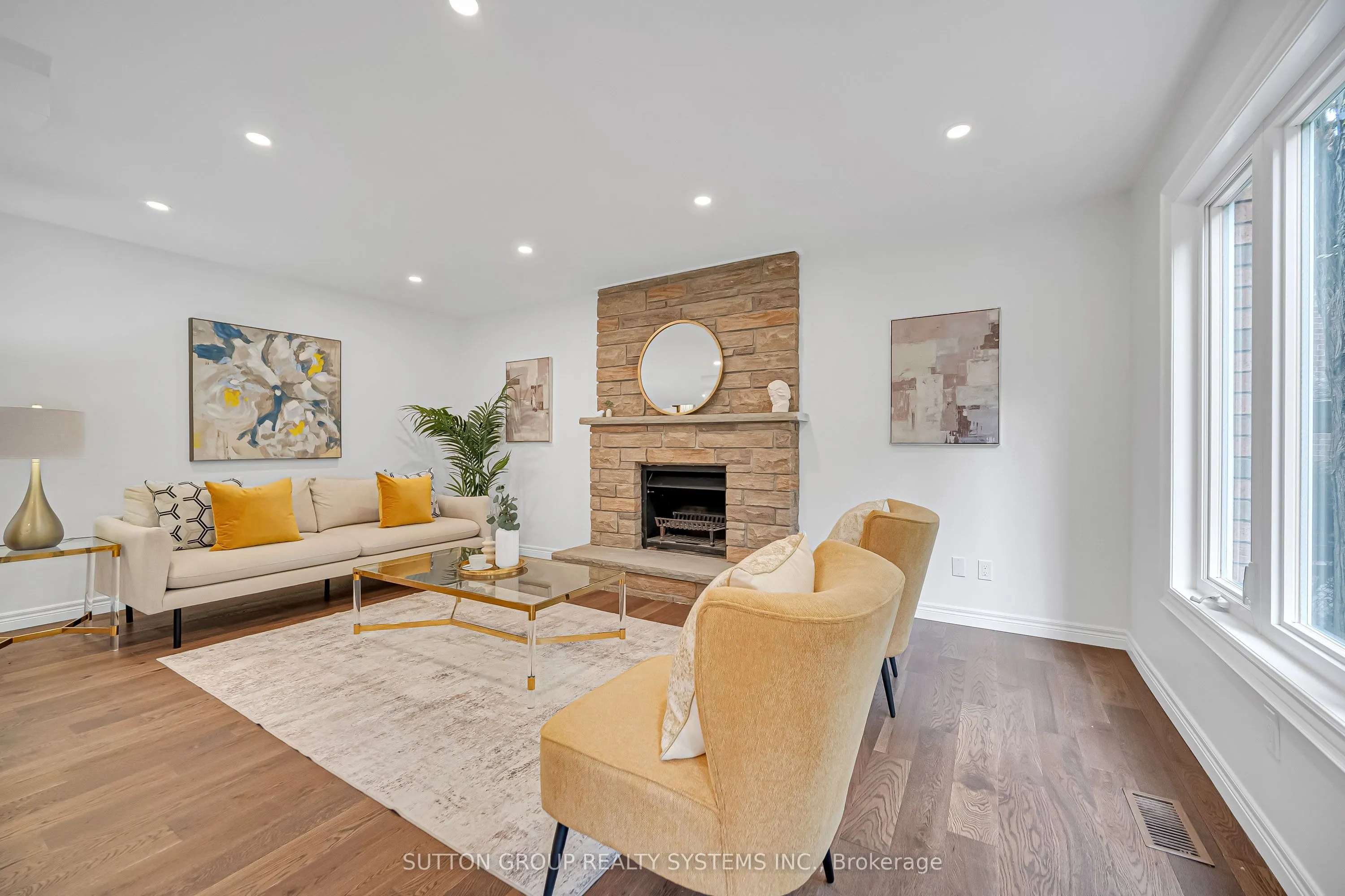 1280 Springwood Crescent