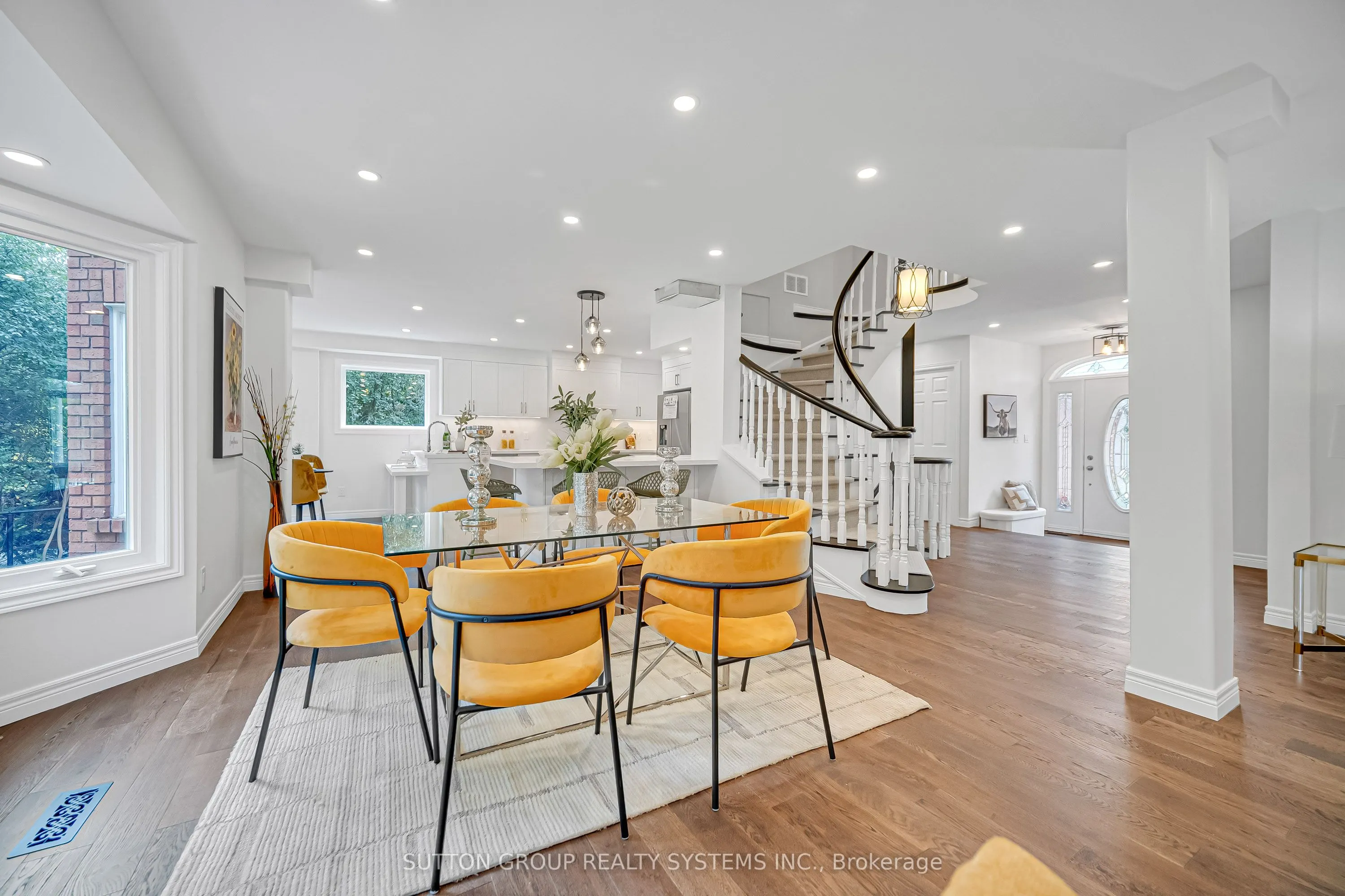 1280 Springwood Crescent