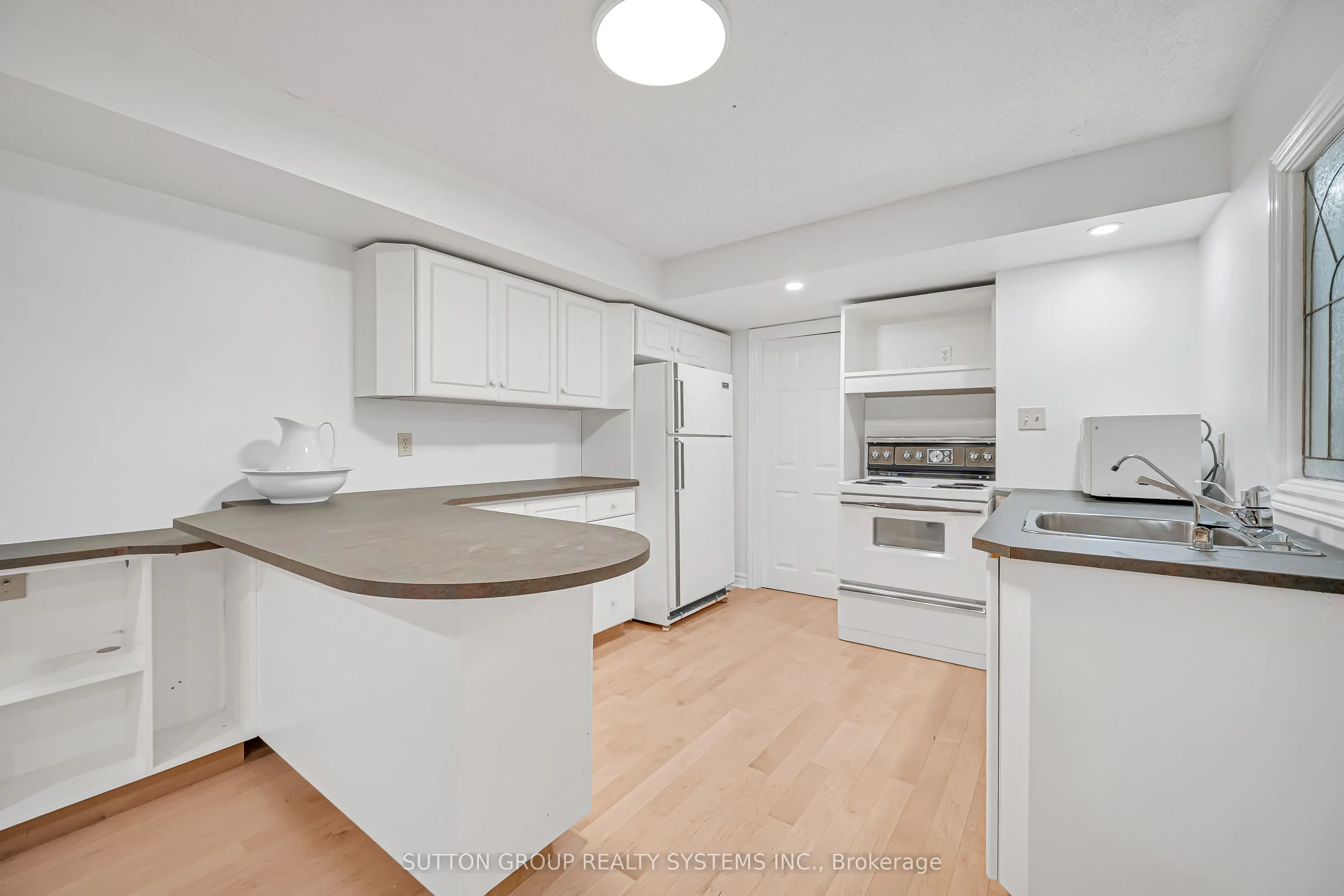 1280 Springwood Crescent