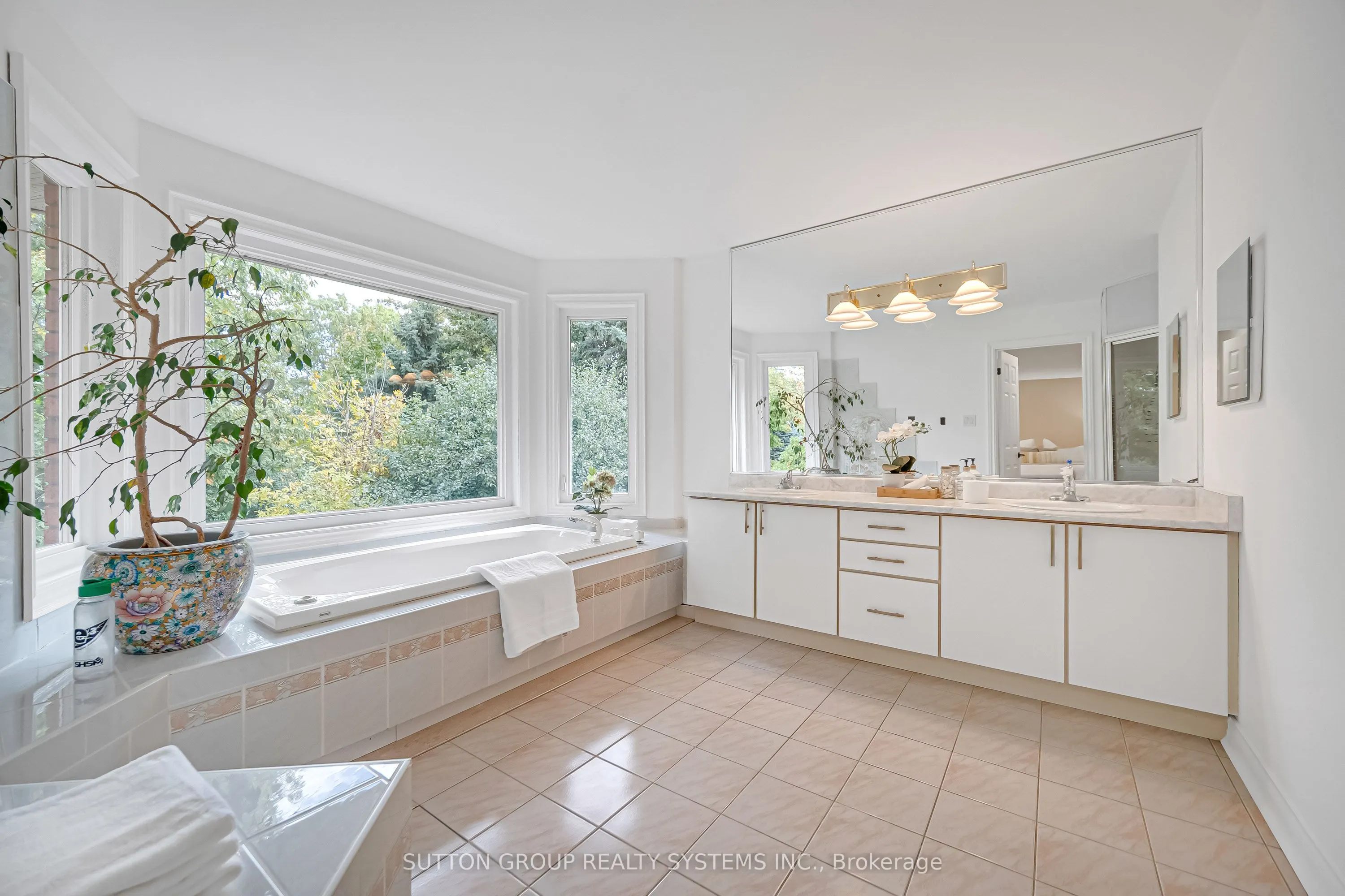 1280 Springwood Crescent