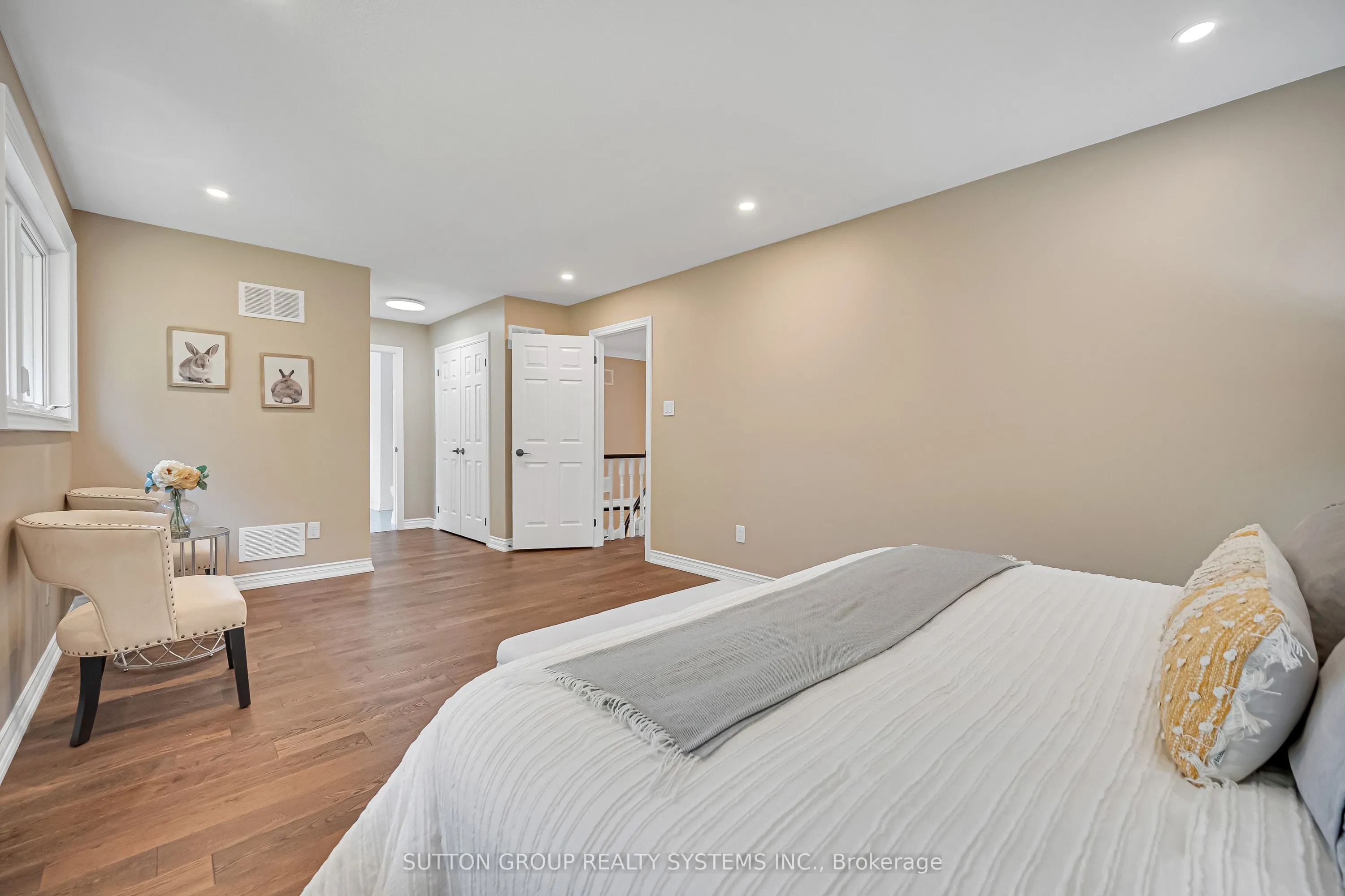 1280 Springwood Crescent