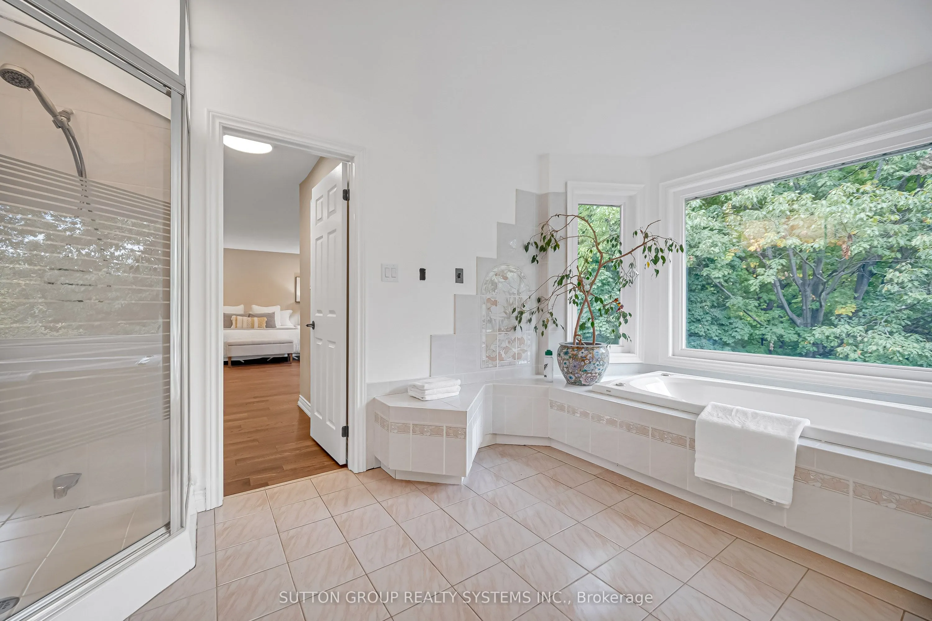 1280 Springwood Crescent
