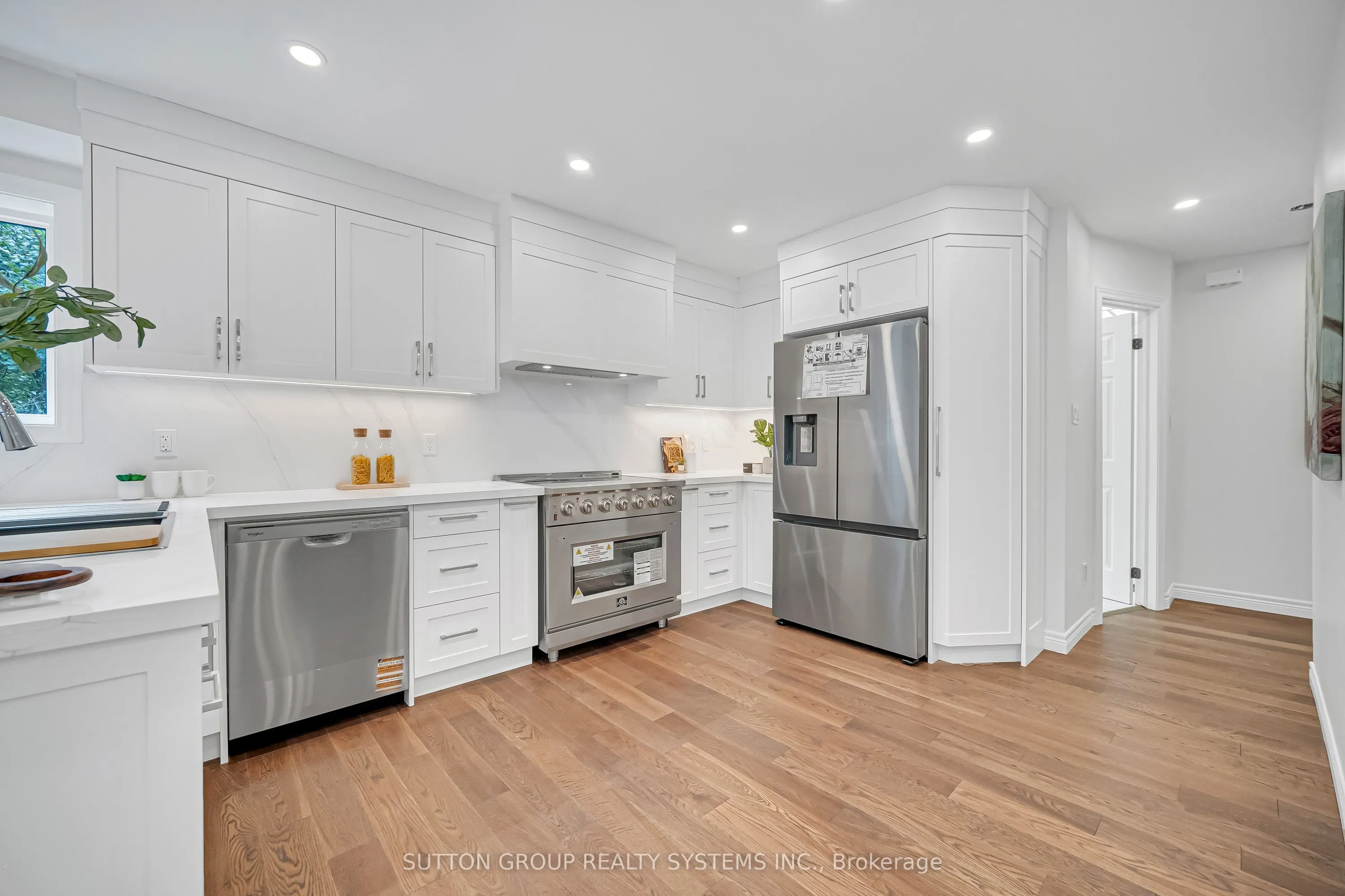 1280 Springwood Crescent