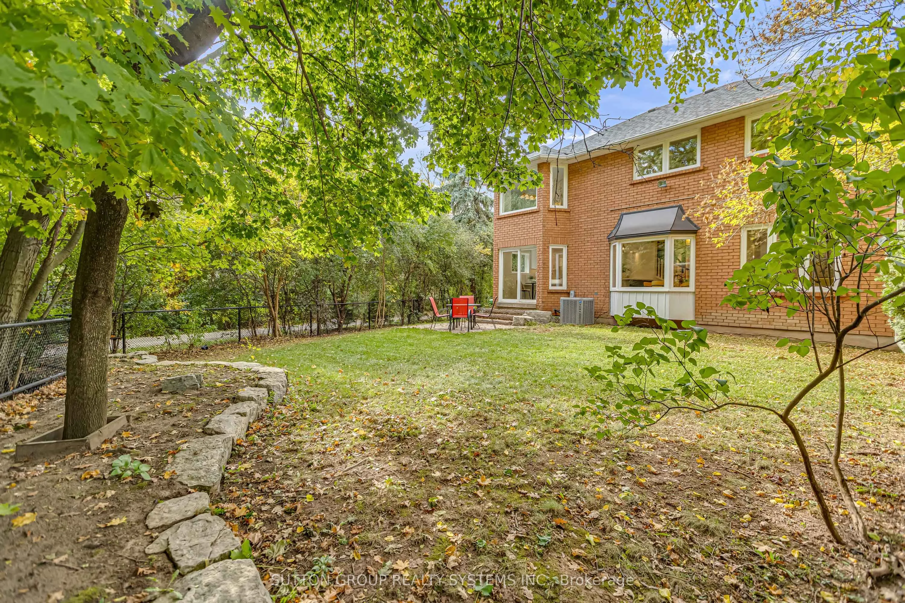 1280 Springwood Crescent