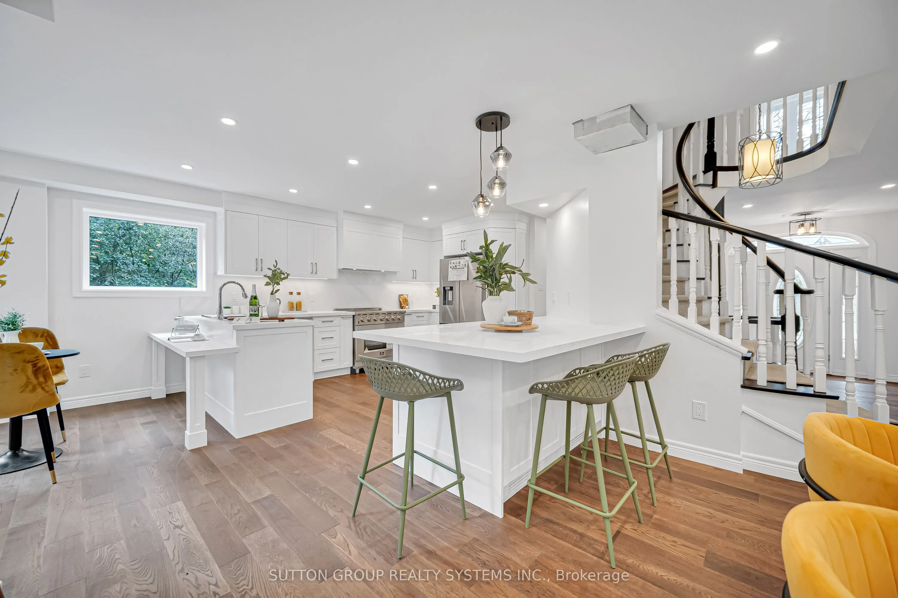 1280 Springwood Crescent