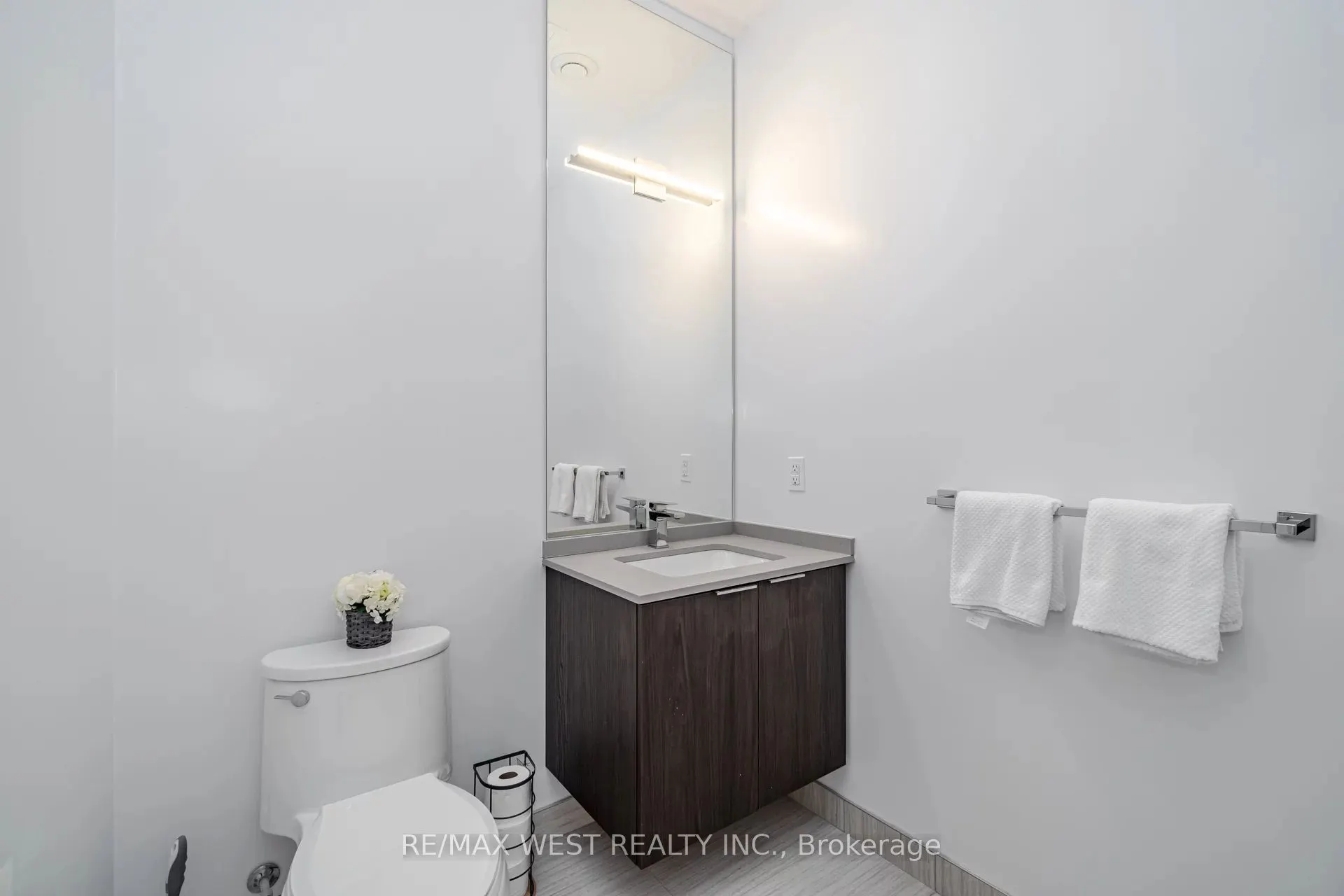 4208 Dundas Street W, #817