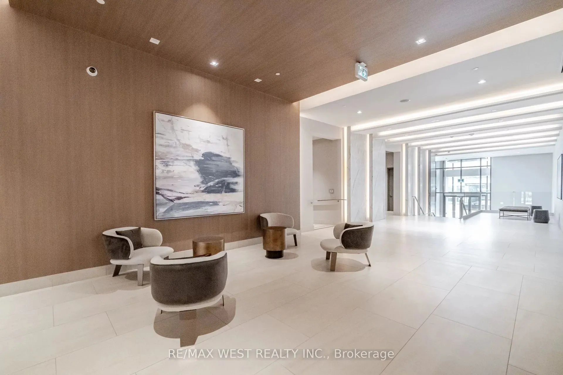4208 Dundas Street W, #817