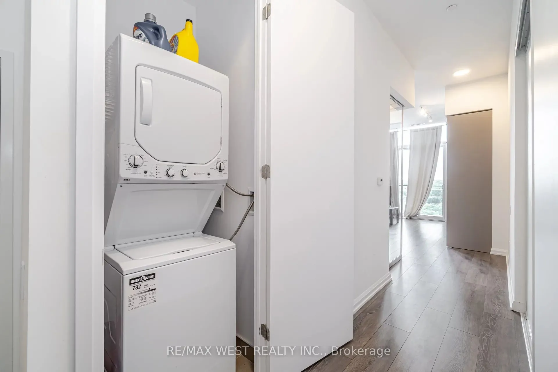 4208 Dundas Street W, #817